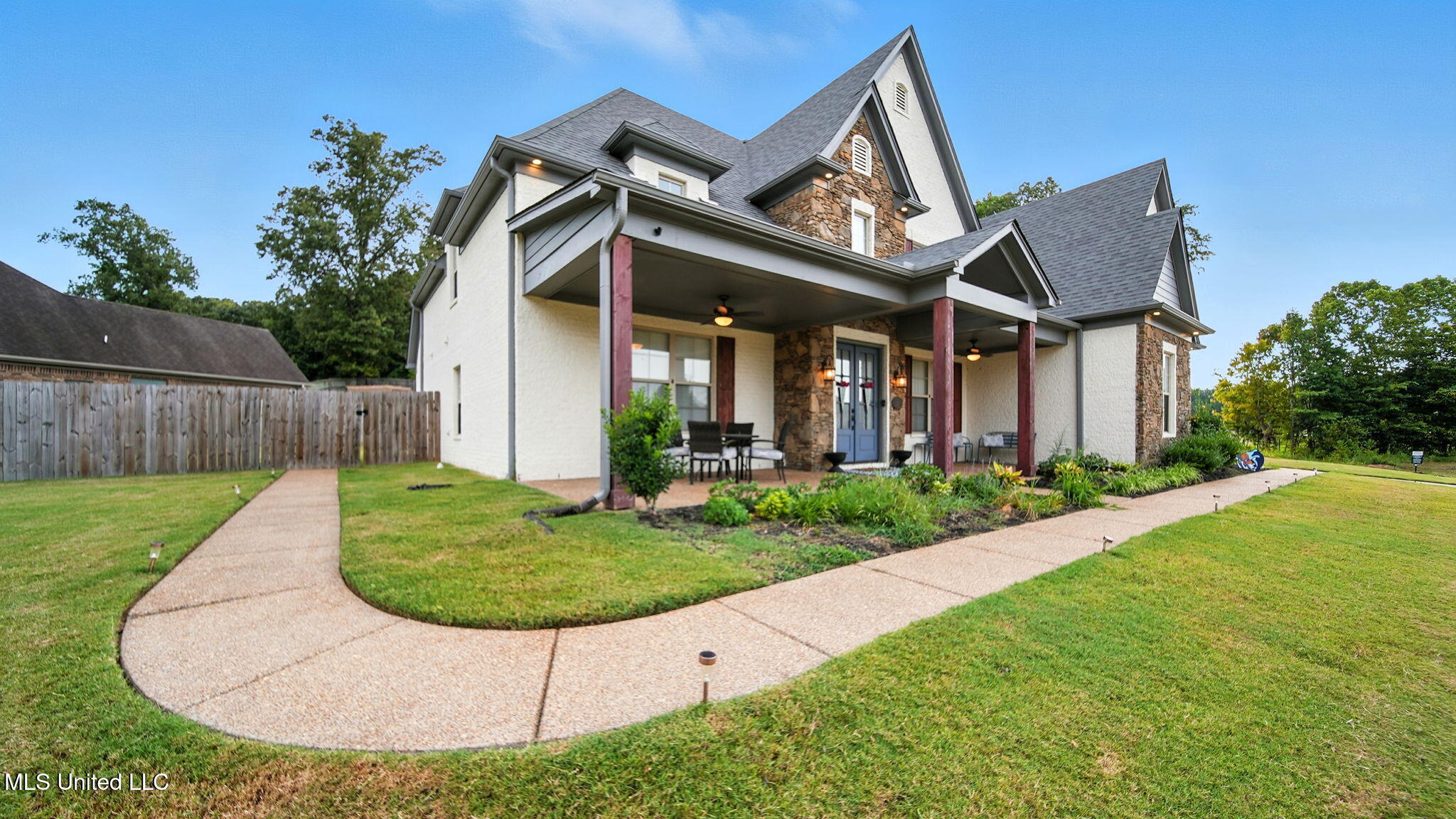 Hernando, Mississippi, 38632, United States, 4 Bedrooms Bedrooms, ,3 BathroomsBathrooms,Residential,For Sale,1978429