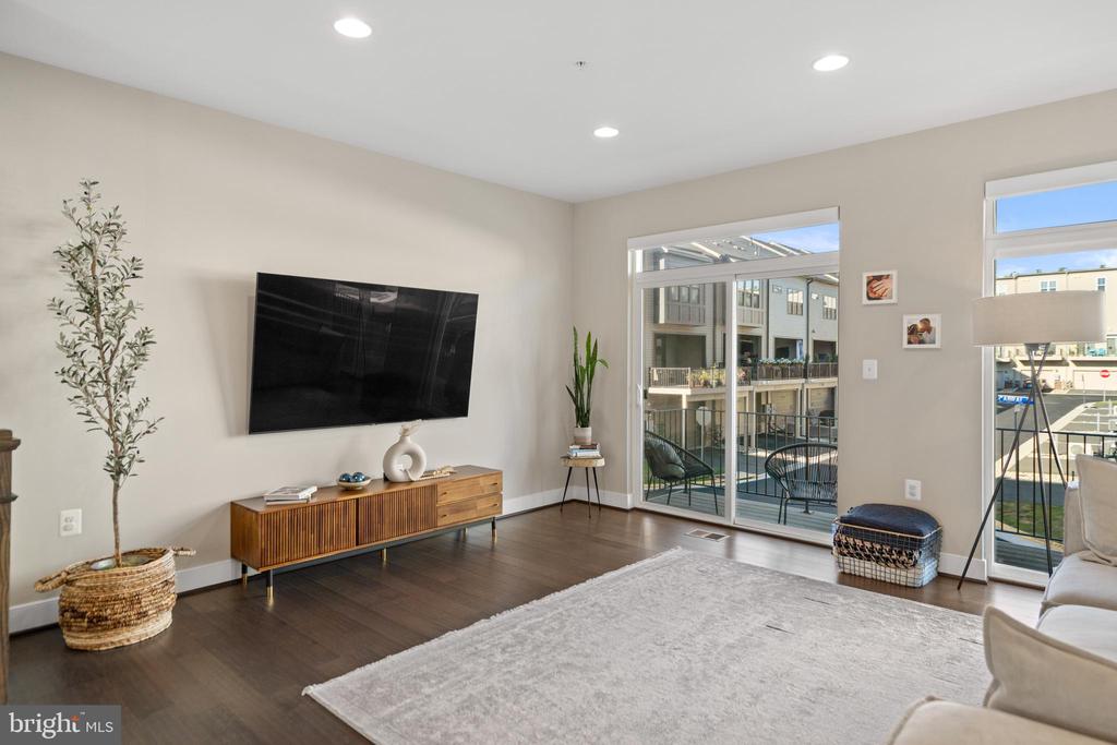 Brambleton, Virginia, 20148, United States, 3 Bedrooms Bedrooms, ,5 BathroomsBathrooms,Residential,For Sale,2005795