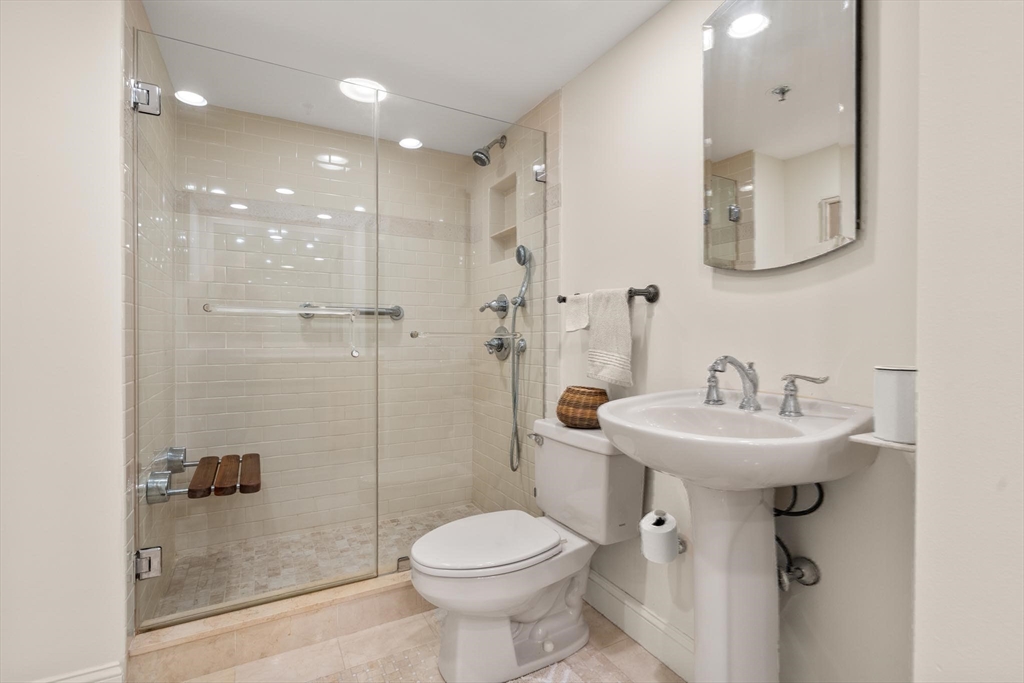 Newton, Massachusetts, 02467, United States, 2 Bedrooms Bedrooms, ,2 BathroomsBathrooms,Residential,For Sale,1987571