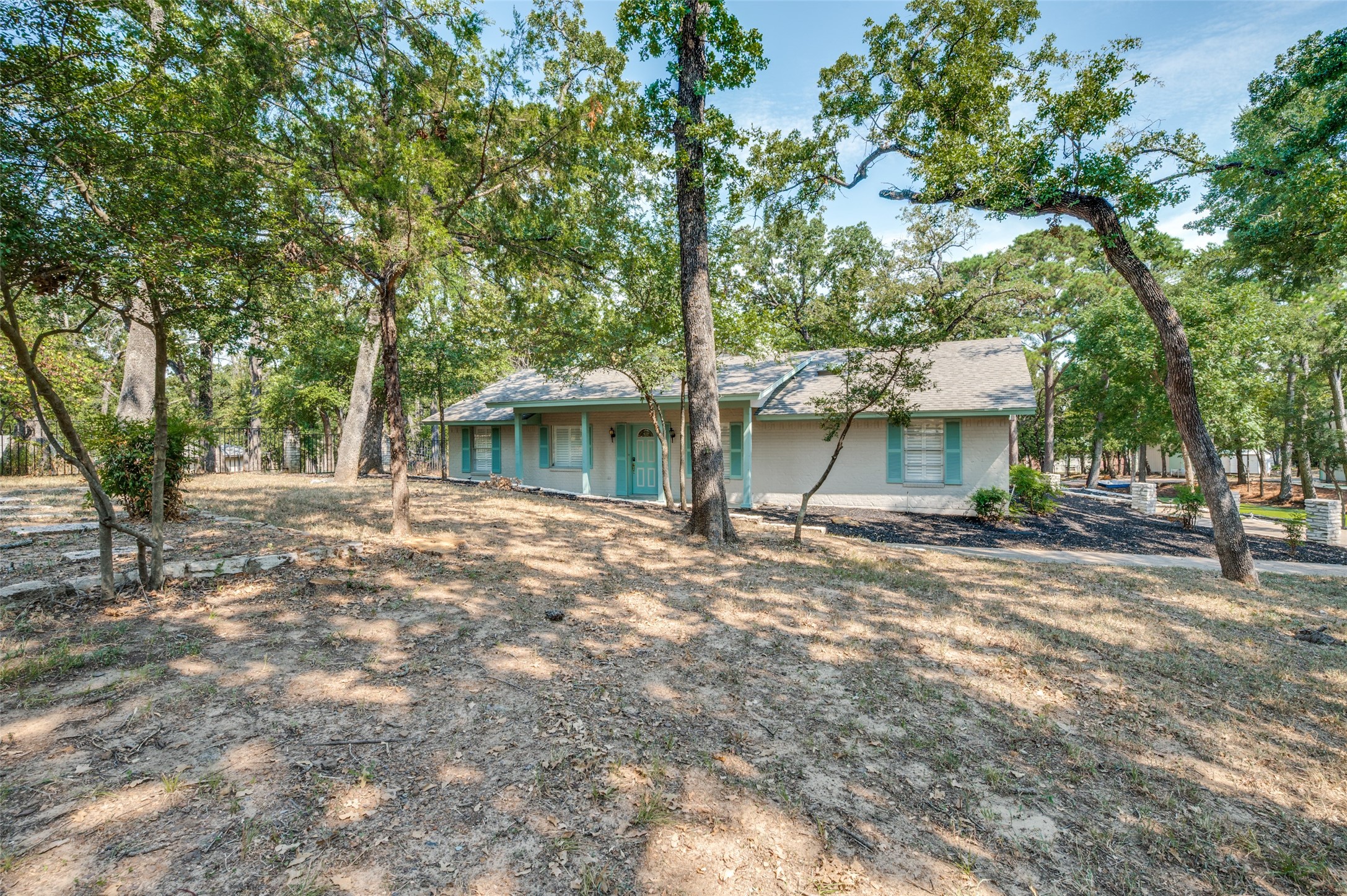 Arlington, Texas, 76017, United States, 3 Bedrooms Bedrooms, ,4 BathroomsBathrooms,Residential,For Sale,1934501