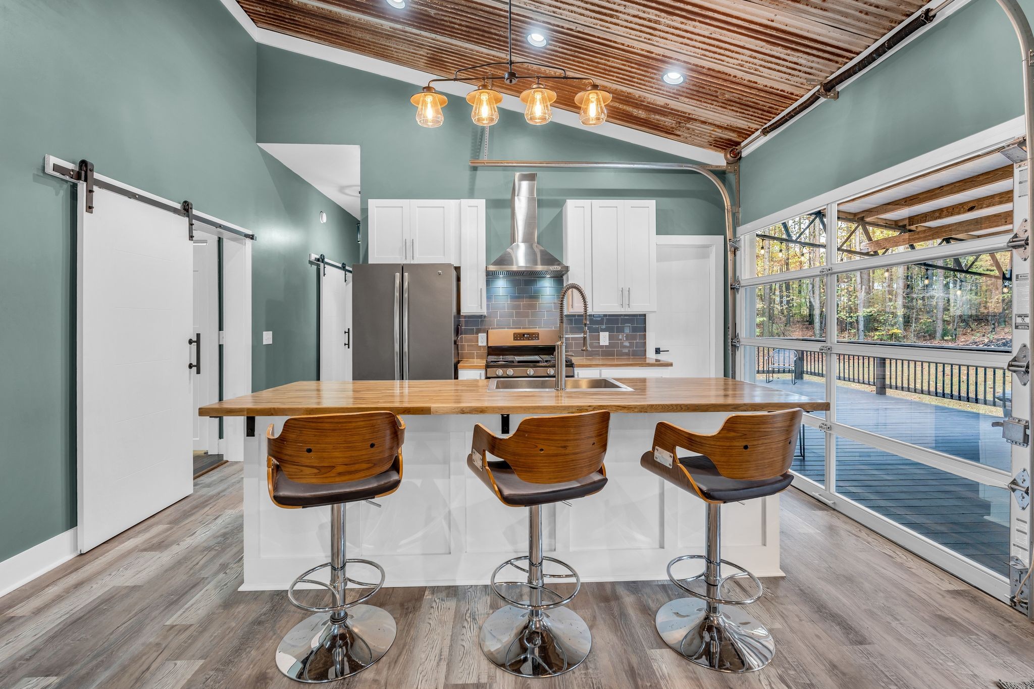 Lawrenceburg, Tennessee, 38464, United States, 3 Bedrooms Bedrooms, ,2 BathroomsBathrooms,Residential,For Sale,1988377