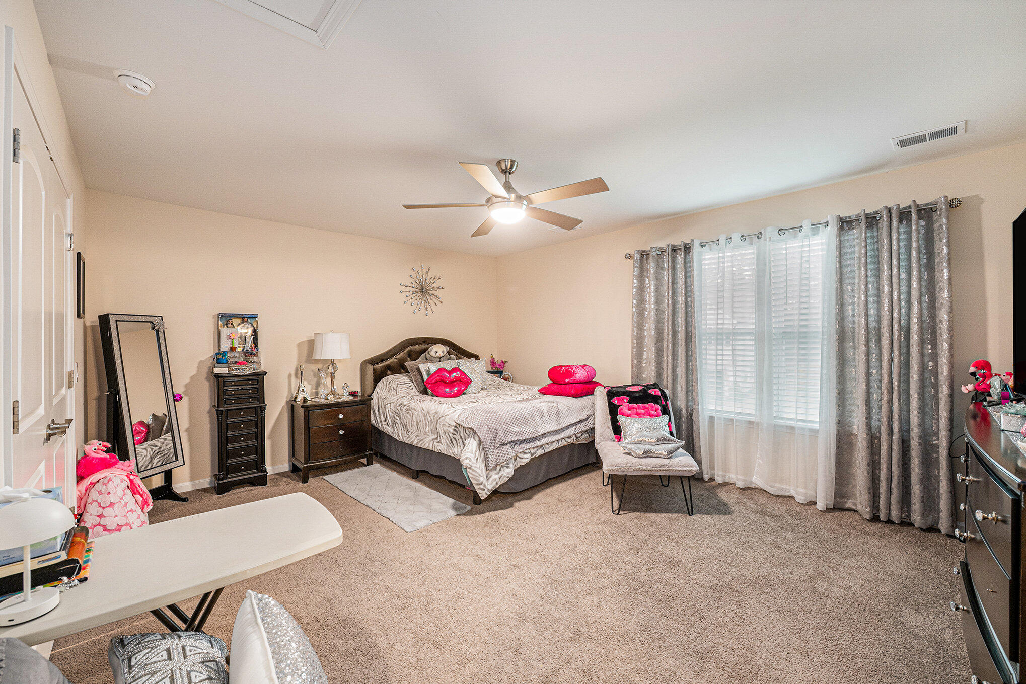 Summerville, South Carolina, 29486, United States, 4 Bedrooms Bedrooms, ,3 BathroomsBathrooms,Residential,For Sale,1882681