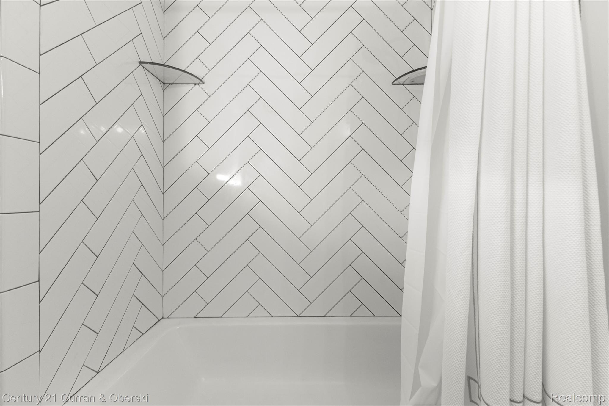 Monroe, Michigan, 48161, United States, 4 Bedrooms Bedrooms, ,3 BathroomsBathrooms,Residential,For Sale,2009653