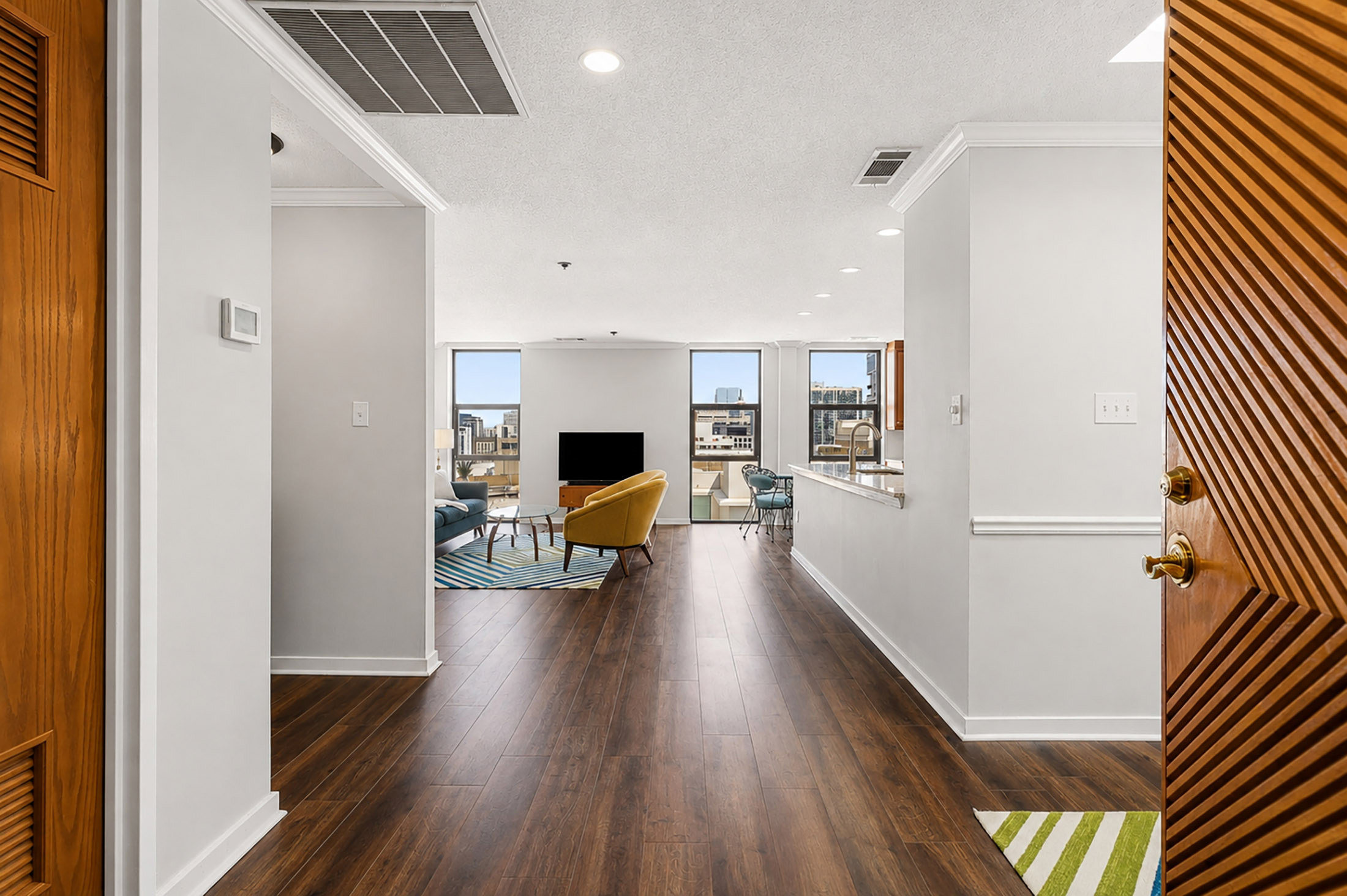  Top Floor Living, Sweeping City Views and Midtown at Your Doorstep - 物件實景