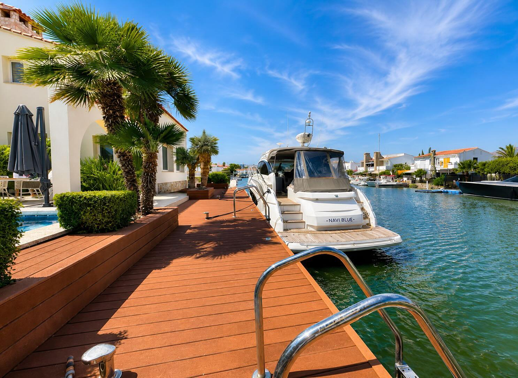  Contemporary villa with a 24-meter mooring in Santa Margarida, Roses - 物件實景