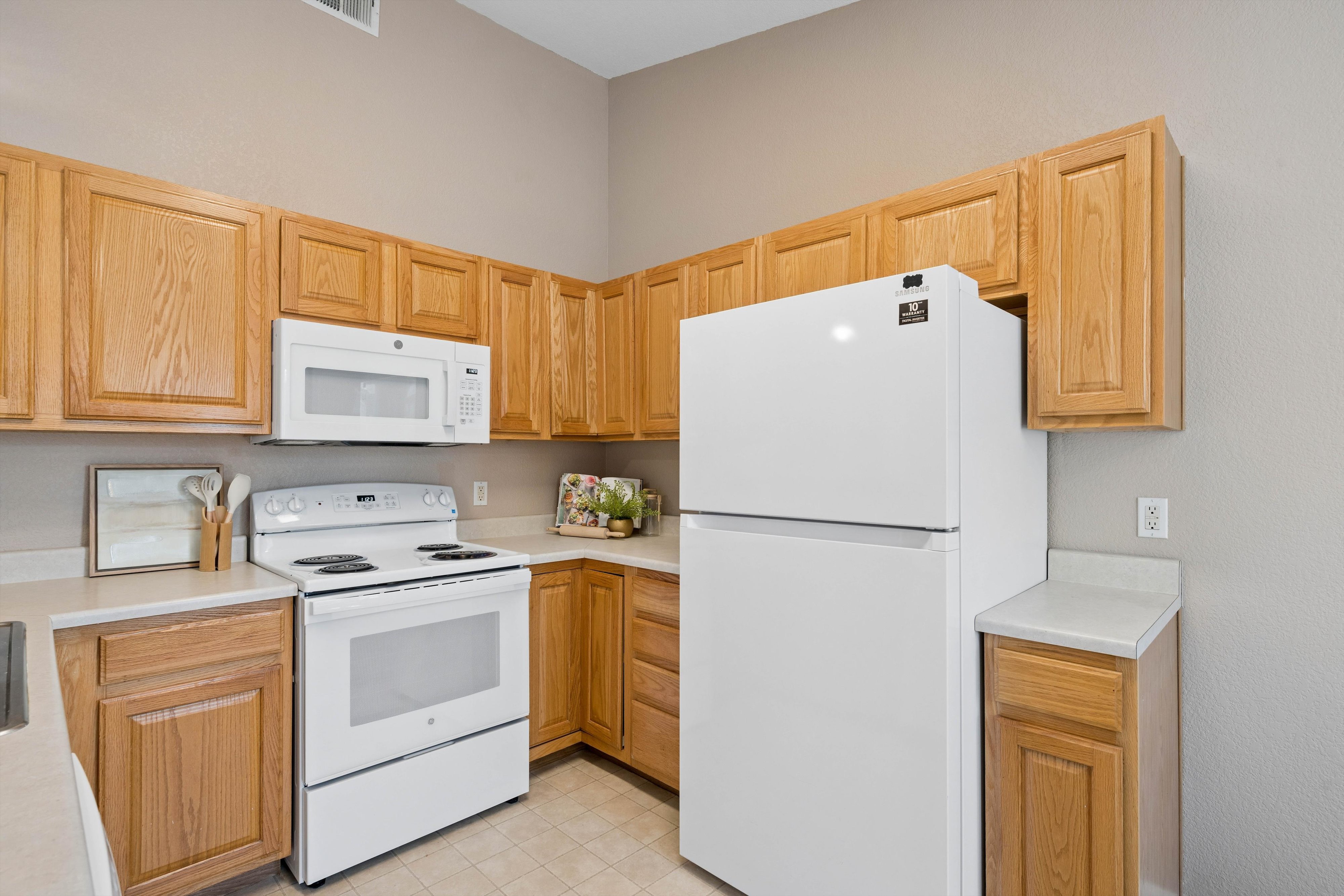  Refreshed, Move-in Ready, And Priced With The Market In Mind - 物件實景
