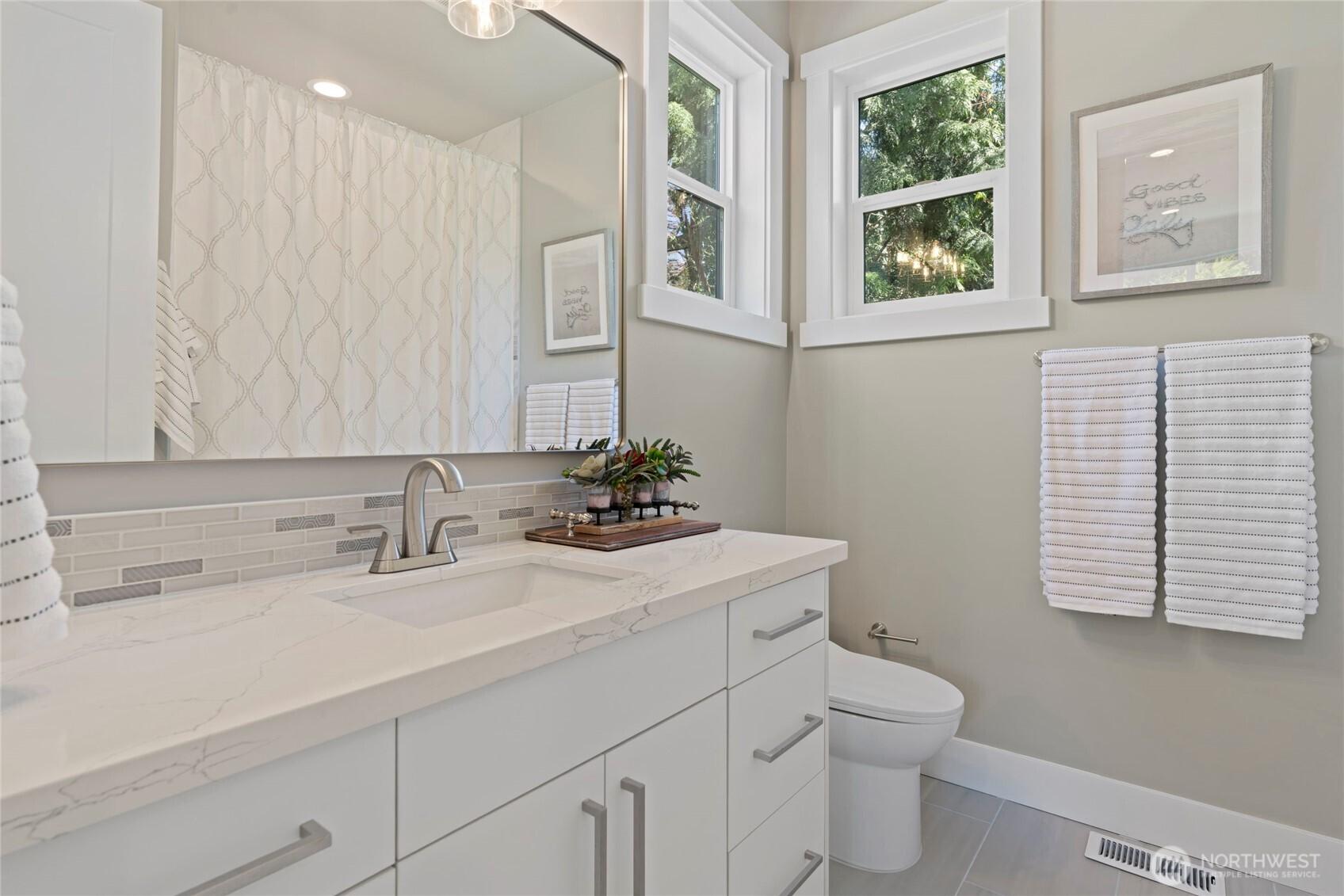 BELLEVUE, Washington, 98004, United States, 5 Bedrooms Bedrooms, ,5 BathroomsBathrooms,Residential,For Sale,1875592