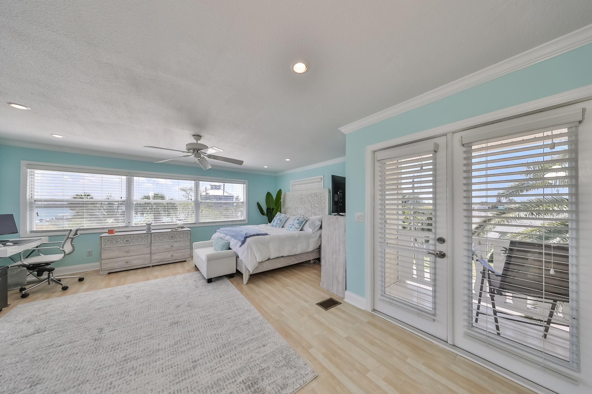 Madeira Beach, Florida, 33708, United States, 2 Bedrooms Bedrooms, ,2 BathroomsBathrooms,Residential,For Sale,1977709