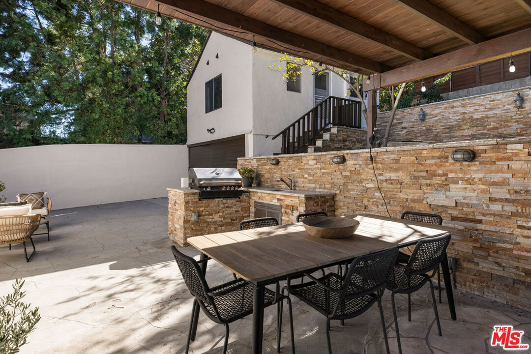 Los Angeles, California, 90027, United States, 4 Bedrooms Bedrooms, ,3 BathroomsBathrooms,Residential,For Sale,1989477