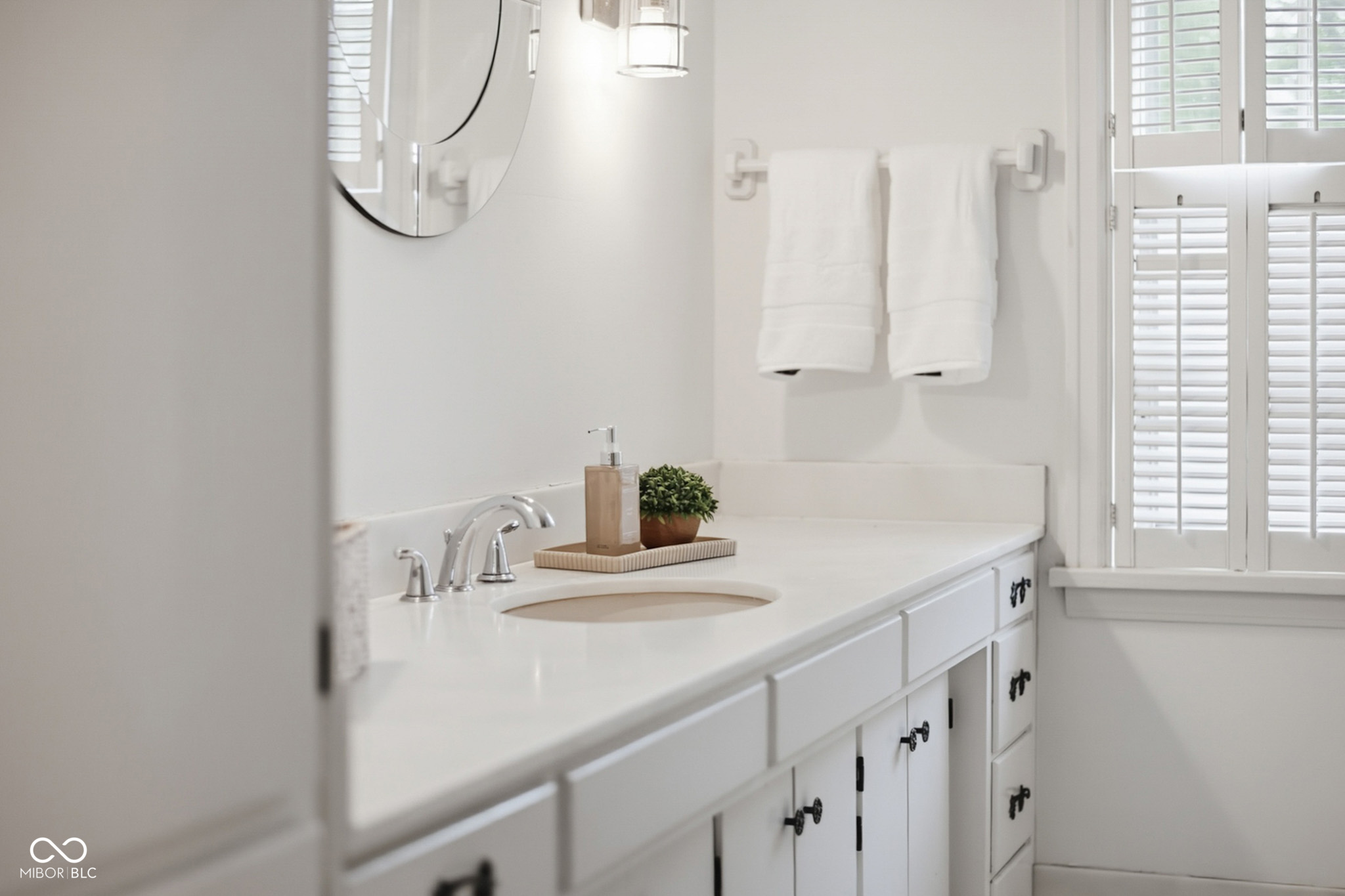 Columbus, Indiana, 47201, United States, 4 Bedrooms Bedrooms, ,3 BathroomsBathrooms,Residential,For Sale,1979631