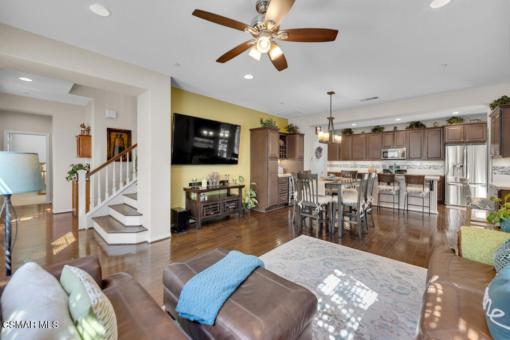Valencia, California, 91354, United States, 4 Bedrooms Bedrooms, ,3 BathroomsBathrooms,Residential,For Sale,1914107