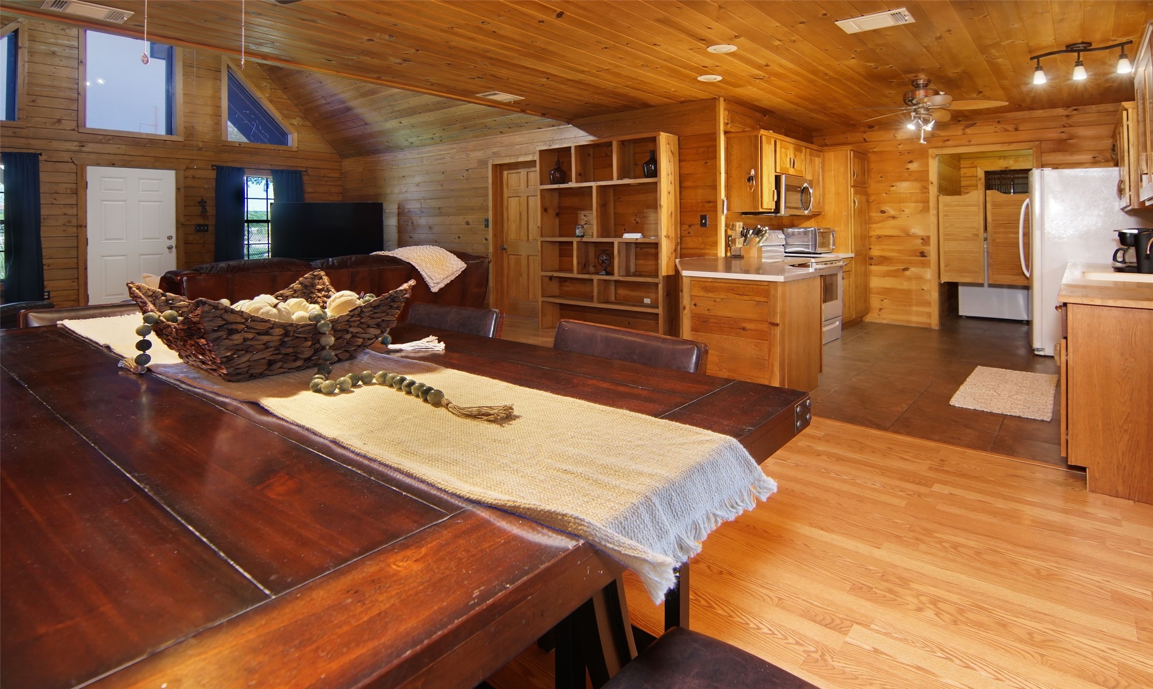 Possum Kingdom Lake, Texas, 76449, United States, 4 Bedrooms Bedrooms, ,2 BathroomsBathrooms,Residential,For Sale,1817848