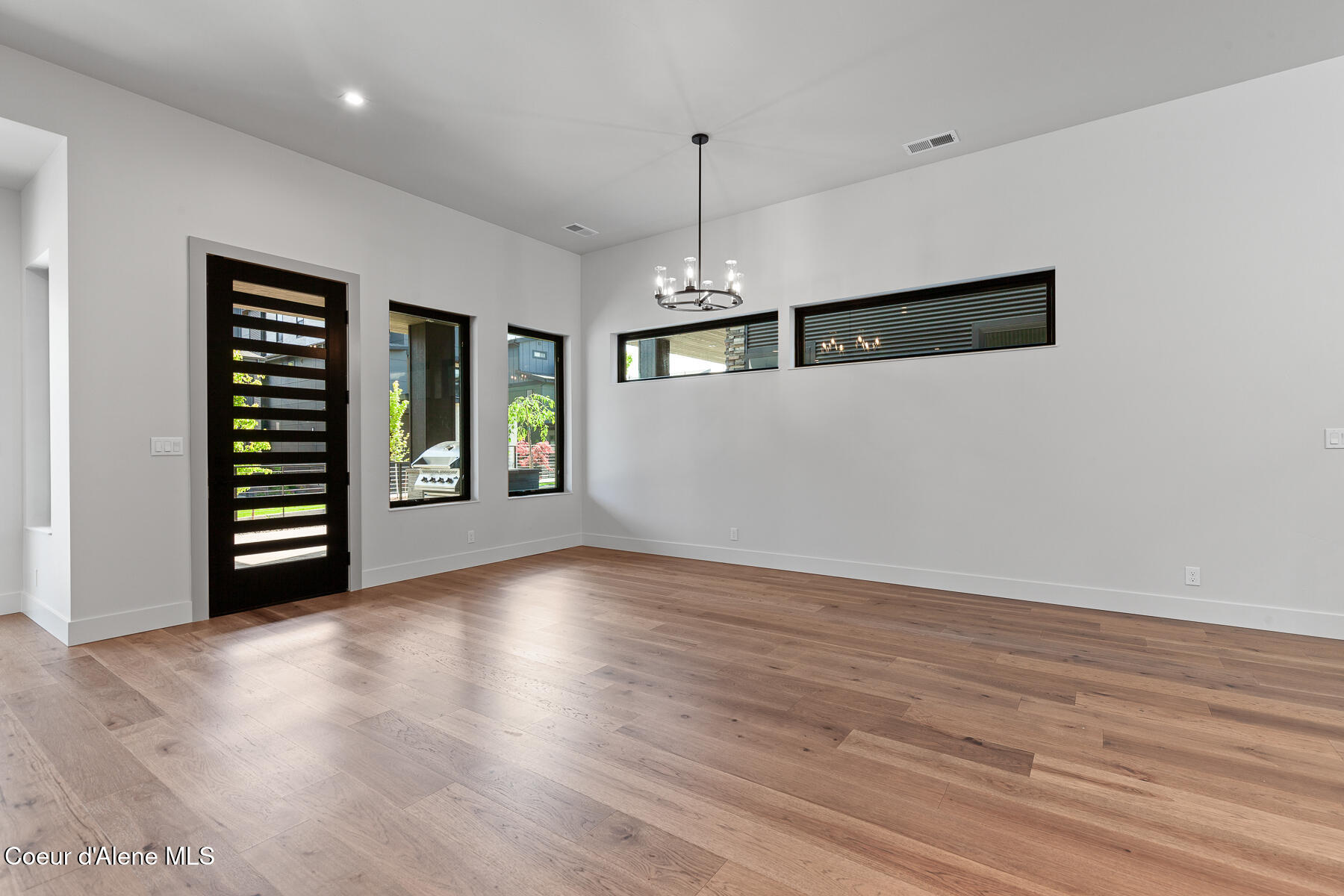 Coeur d'Alene, Idaho, 83814, United States, 3 Bedrooms Bedrooms, ,4 BathroomsBathrooms,Residential,For Sale,1823259