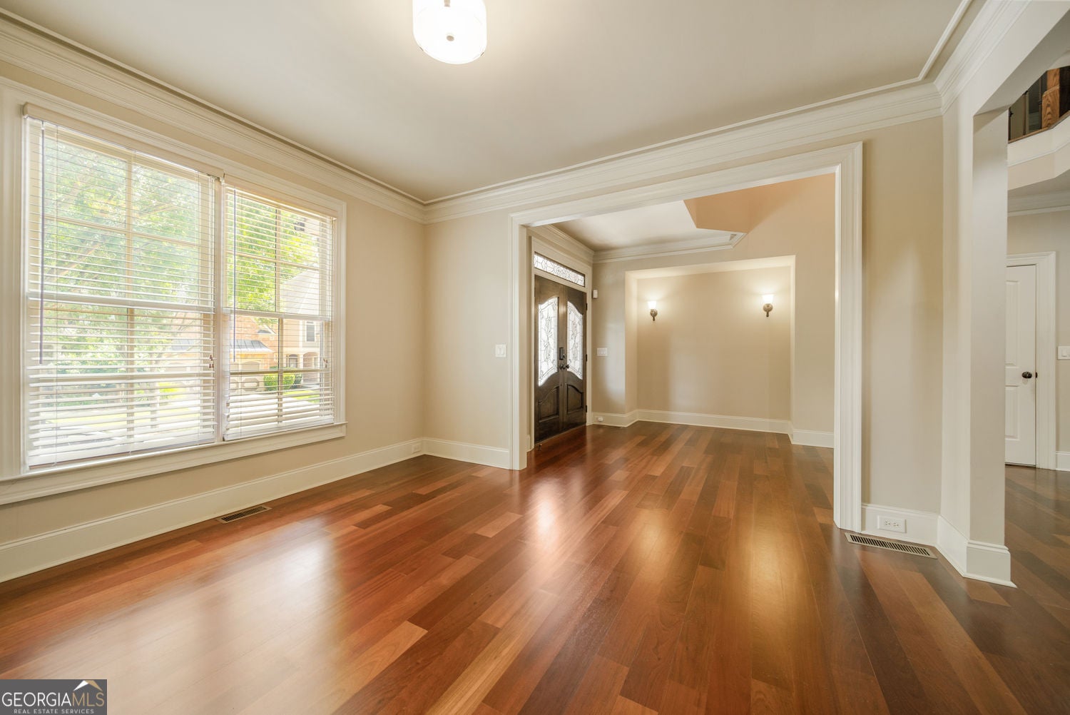 Snellville, Georgia, 30078, United States, 4 Bedrooms Bedrooms, ,5 BathroomsBathrooms,Residential,For Sale,1992513