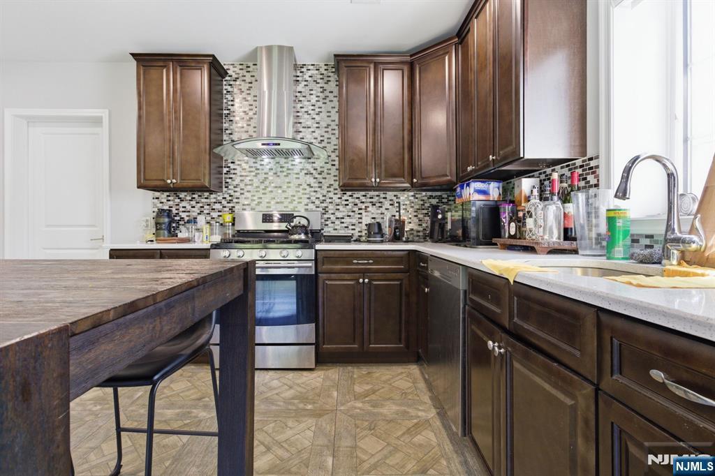 Kearny, New Jersey, 07032, United States, 6 Bedrooms Bedrooms, ,5 BathroomsBathrooms,Residential,For Sale,2032310