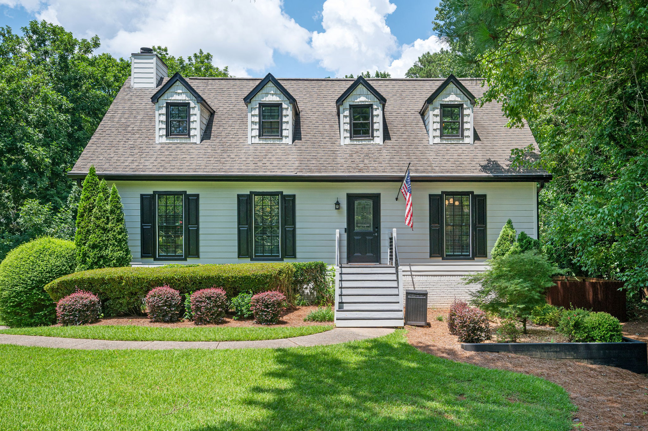  Exceptional Home Nestled on 0.83+/- Acre Picturesque Corner Lot - 物件實景