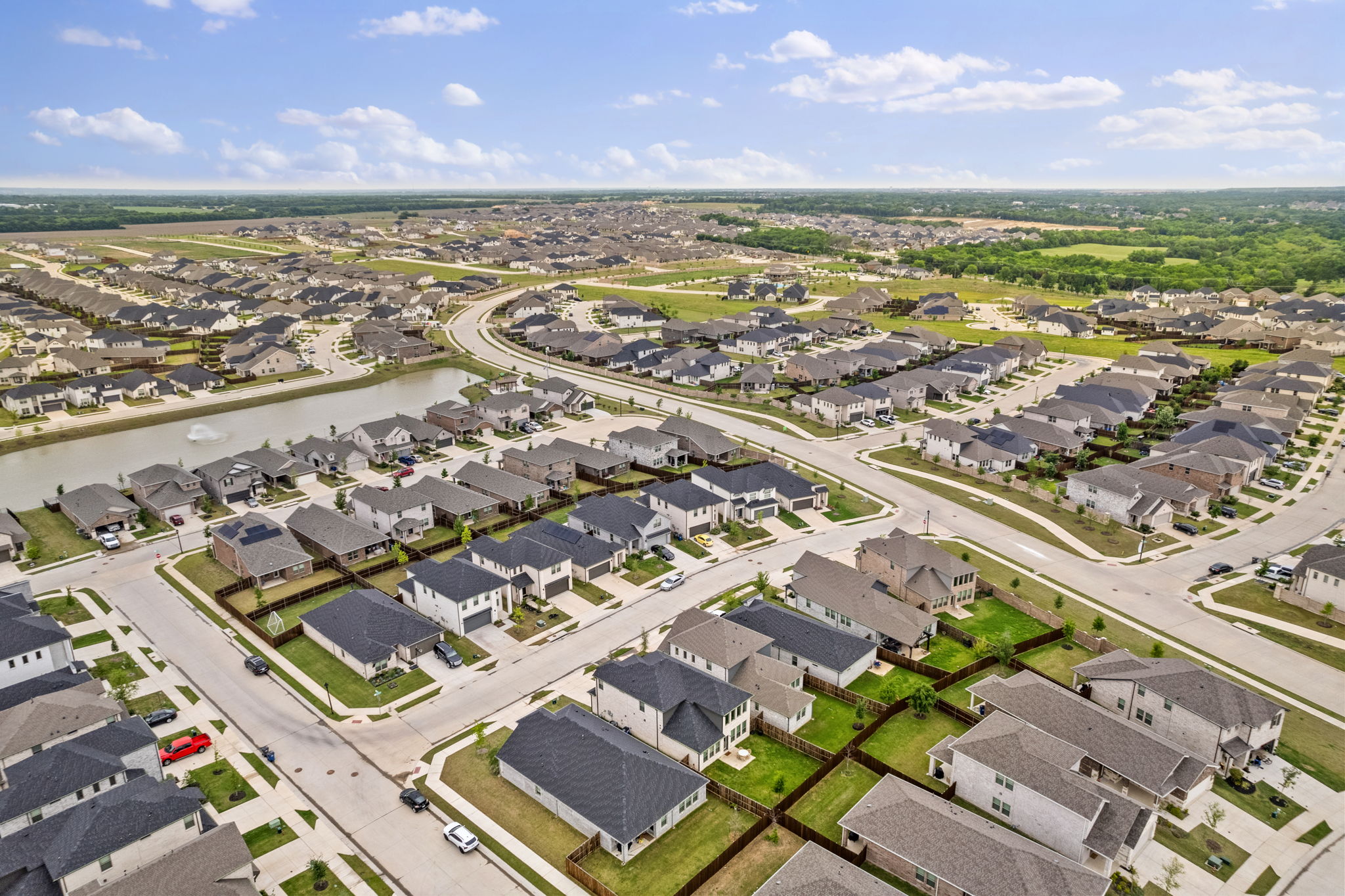  High Ceilings, Natural Light, and Modern Elegance in McKinney ISD - 物件實景