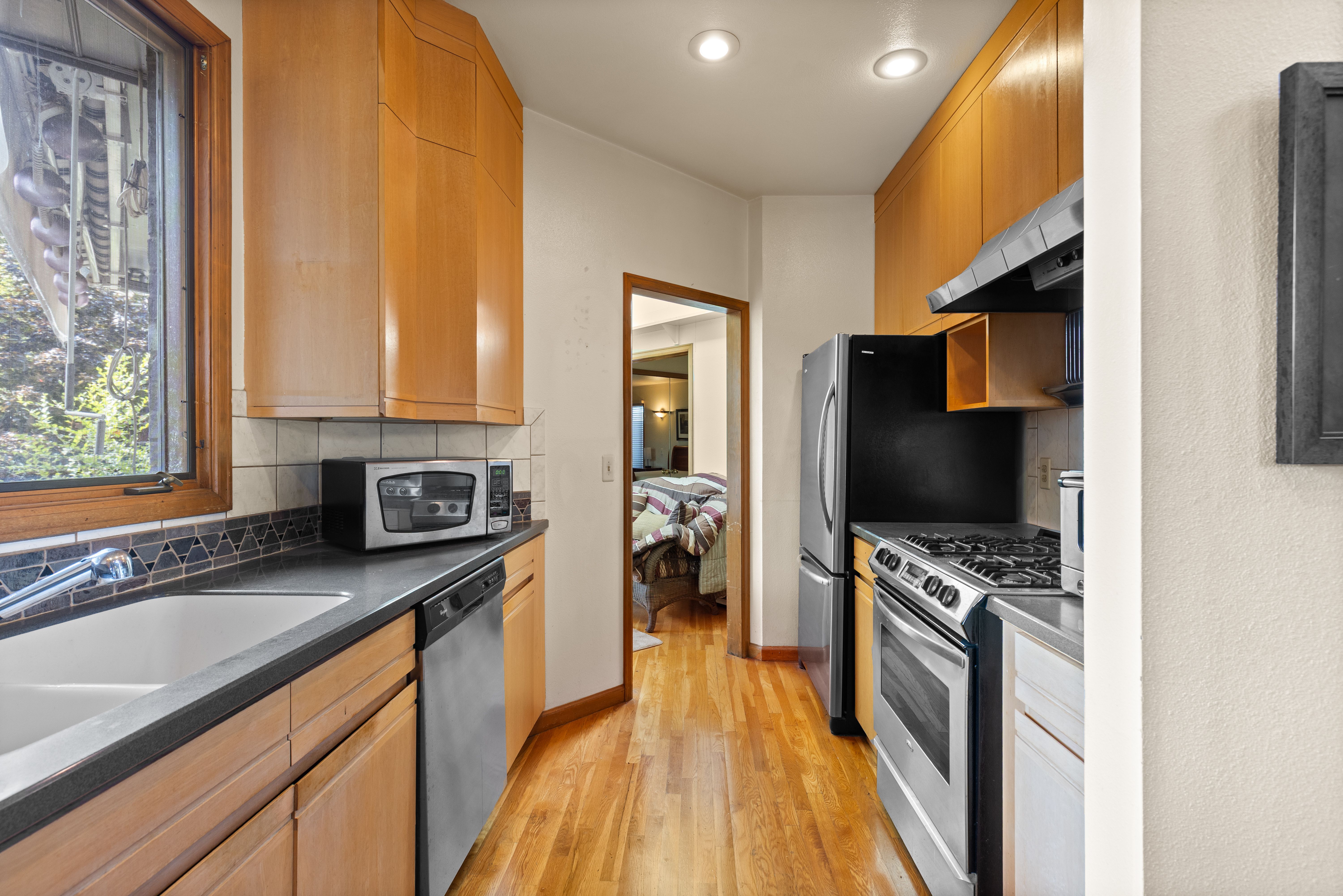  PRIME EAST WASHINGTON PARK OPPORTUNITY - BUILD, RENOVATE OR MAKE IT YOUR OWN - 物件實景