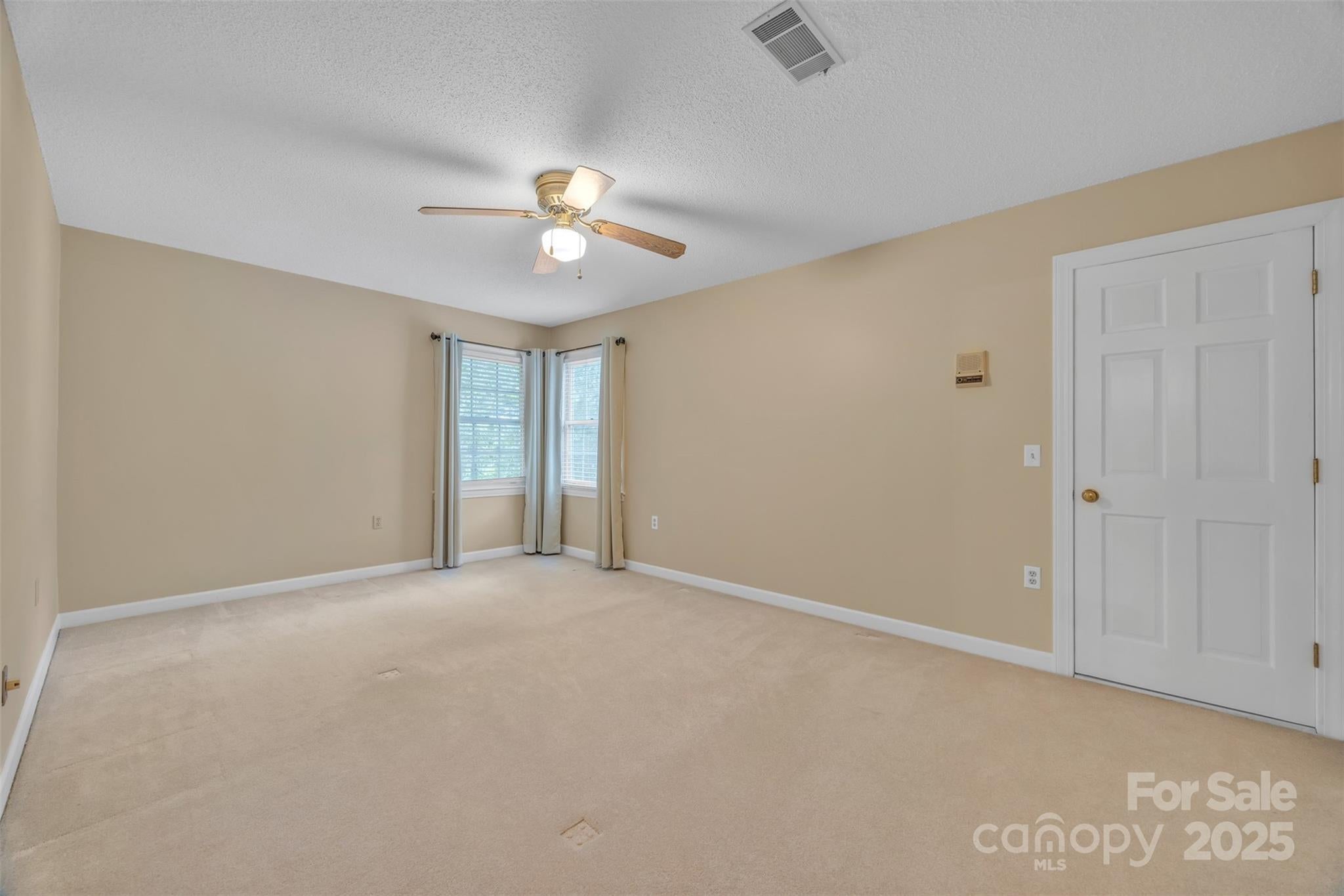 Hickory, North Carolina, 28601, United States, 5 Bedrooms Bedrooms, ,5 BathroomsBathrooms,Residential,For Sale,1941000
