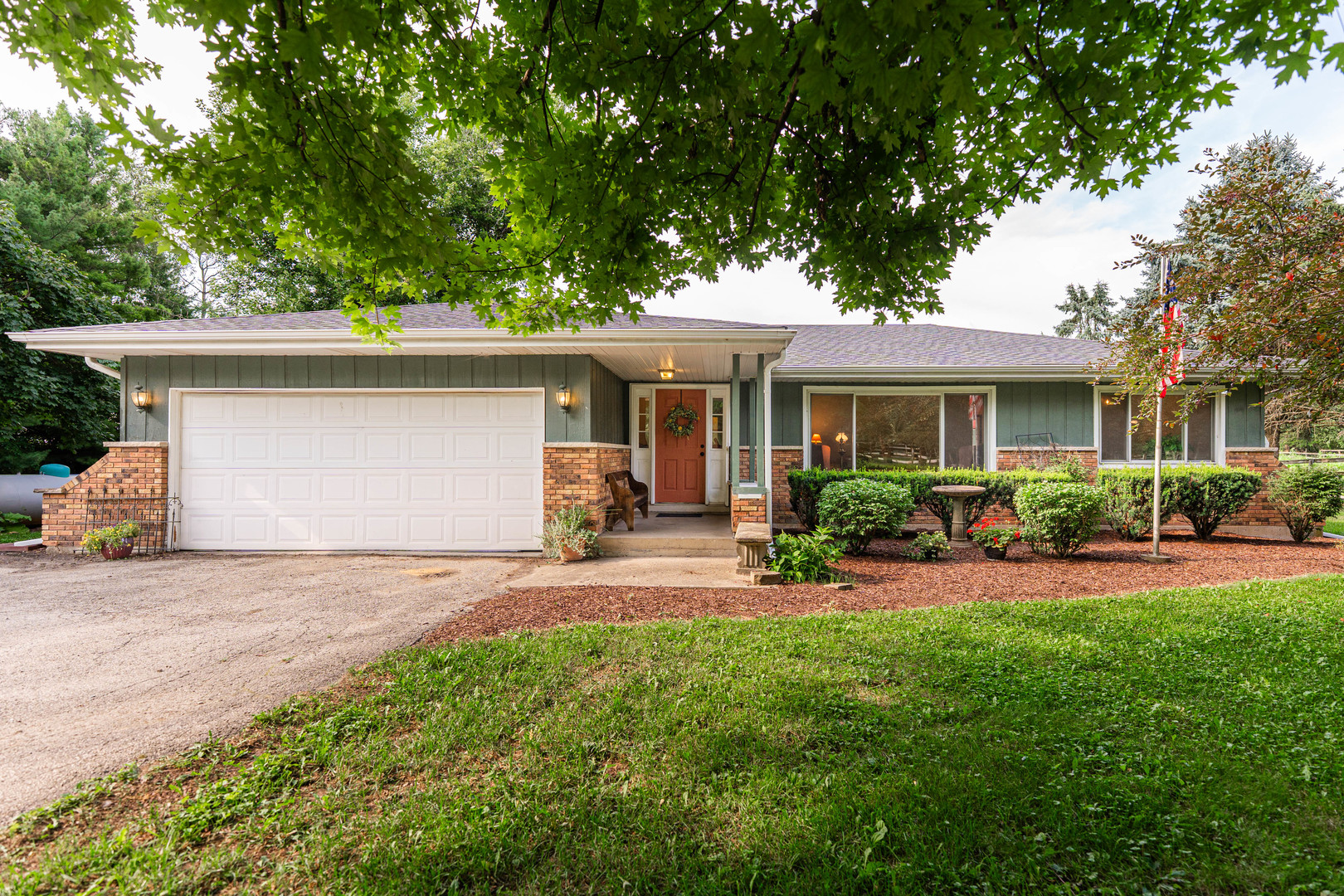 Hinckley, Illinois, 60520, United States, 3 Bedrooms Bedrooms, ,2 BathroomsBathrooms,Residential,For Sale,1921683