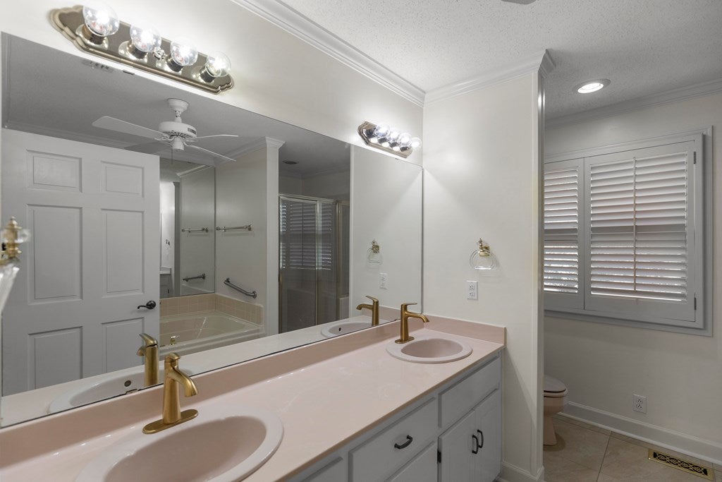 3001 Foxridge, Dothan, Alabama, 36303, United States, 3 Bedrooms Bedrooms, ,4 BathroomsBathrooms,Residential,For Sale,3001 Foxridge,1473328