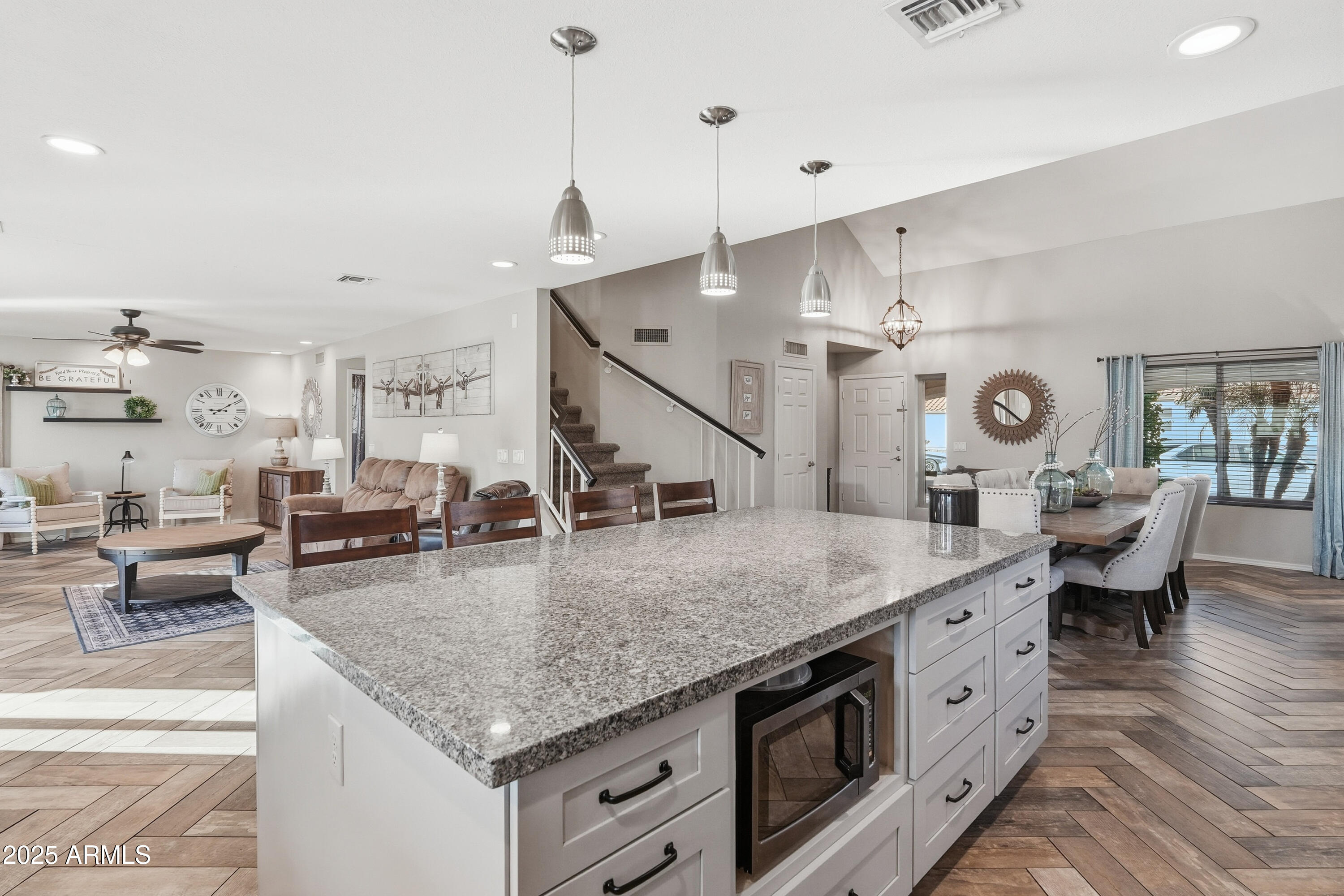 Gilbert, Arizona, 85234, United States, 4 Bedrooms Bedrooms, ,3 BathroomsBathrooms,Residential,For Sale,1997070