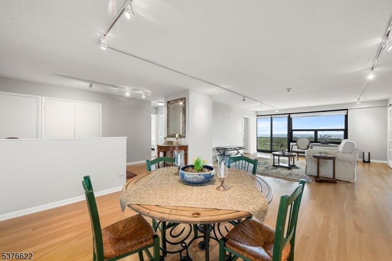 Verona Twp., New Jersey, 07044, United States, 2 Bedrooms Bedrooms, ,2 BathroomsBathrooms,Residential,For Sale,1976257