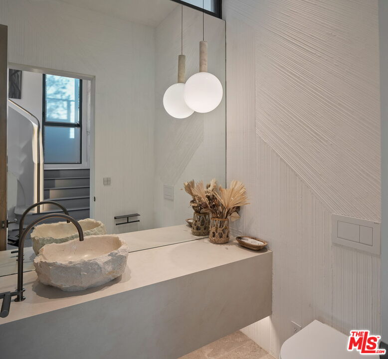 Santa Monica, California, 90403, United States, 7 Bedrooms Bedrooms, ,9 BathroomsBathrooms,Residential,For Sale,1955538