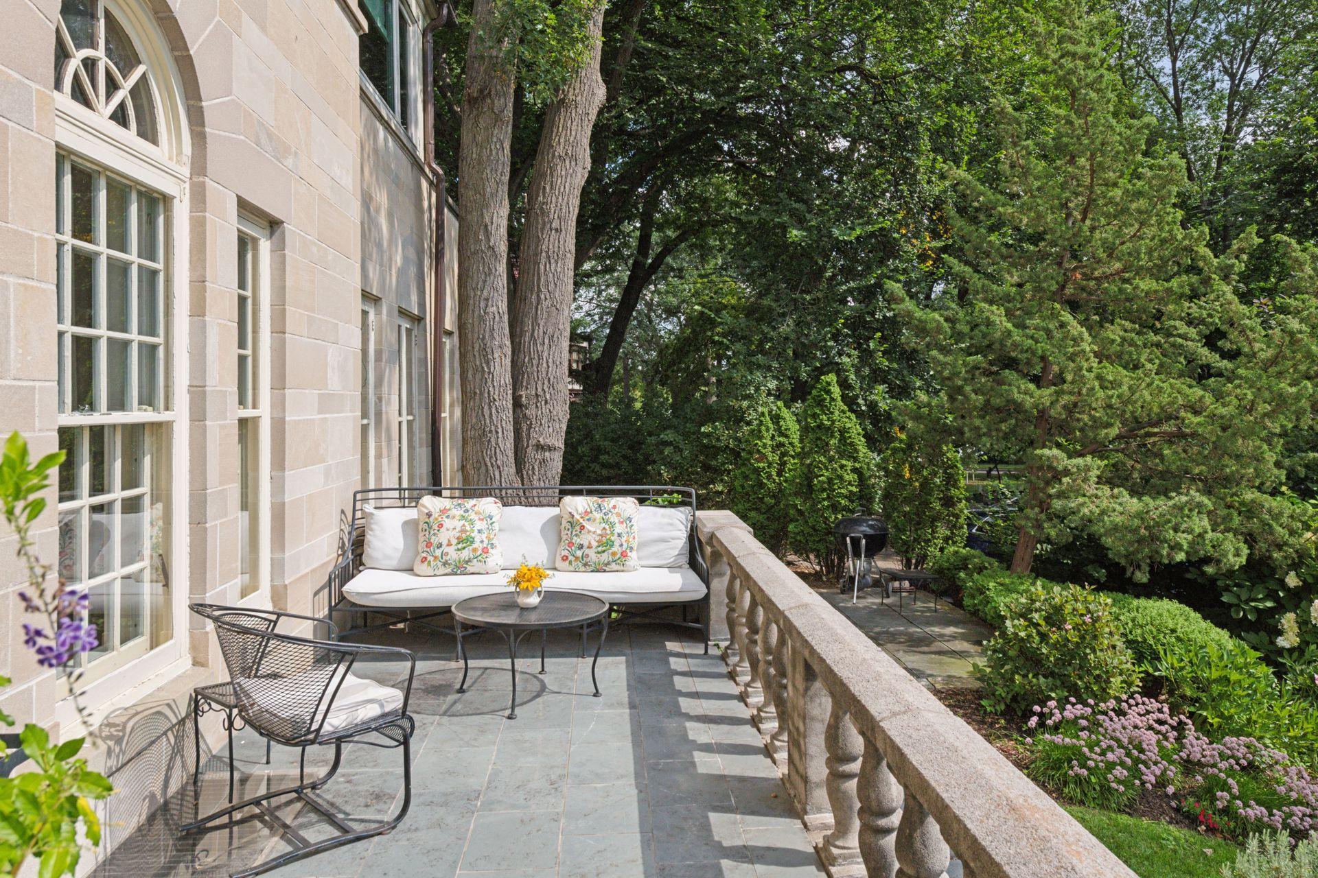 Minneapolis, Minnesota, 55405, United States, 5 Bedrooms Bedrooms, ,4 BathroomsBathrooms,Residential,For Sale,1989086