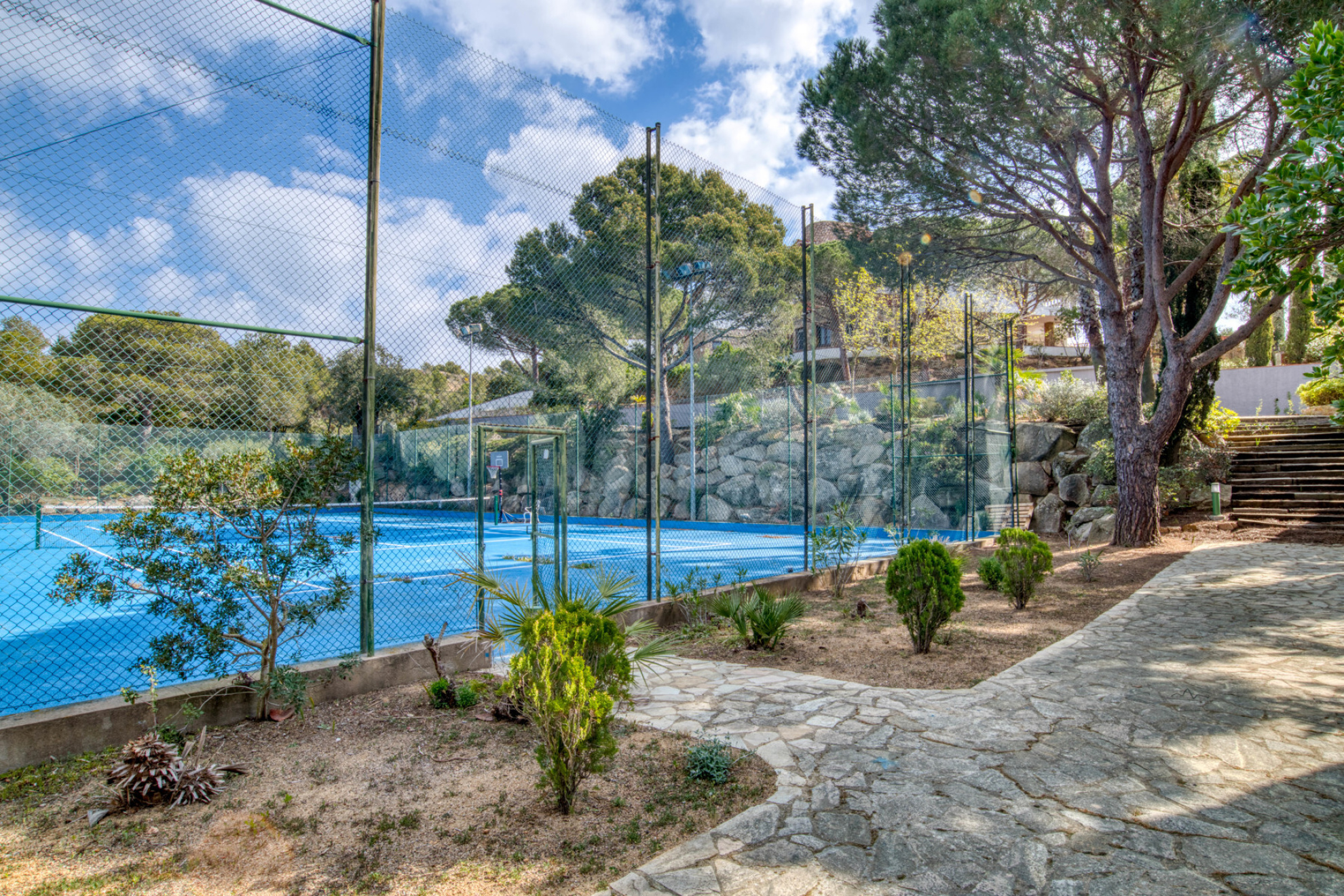  Property with charm and potential with sea and mountain views, Tamariu - 物件實景
