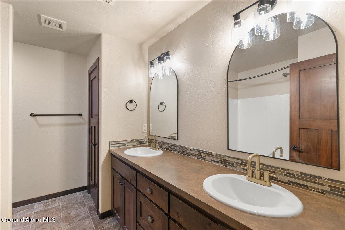 Coeur D'alene, Idaho, 83815, United States, 4 Bedrooms Bedrooms, ,2 BathroomsBathrooms,Residential,For Sale,1989025