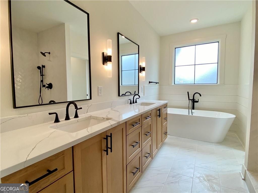 Gainesville, Georgia, 30506, United States, 5 Bedrooms Bedrooms, ,6 BathroomsBathrooms,Residential,For Sale,1908175