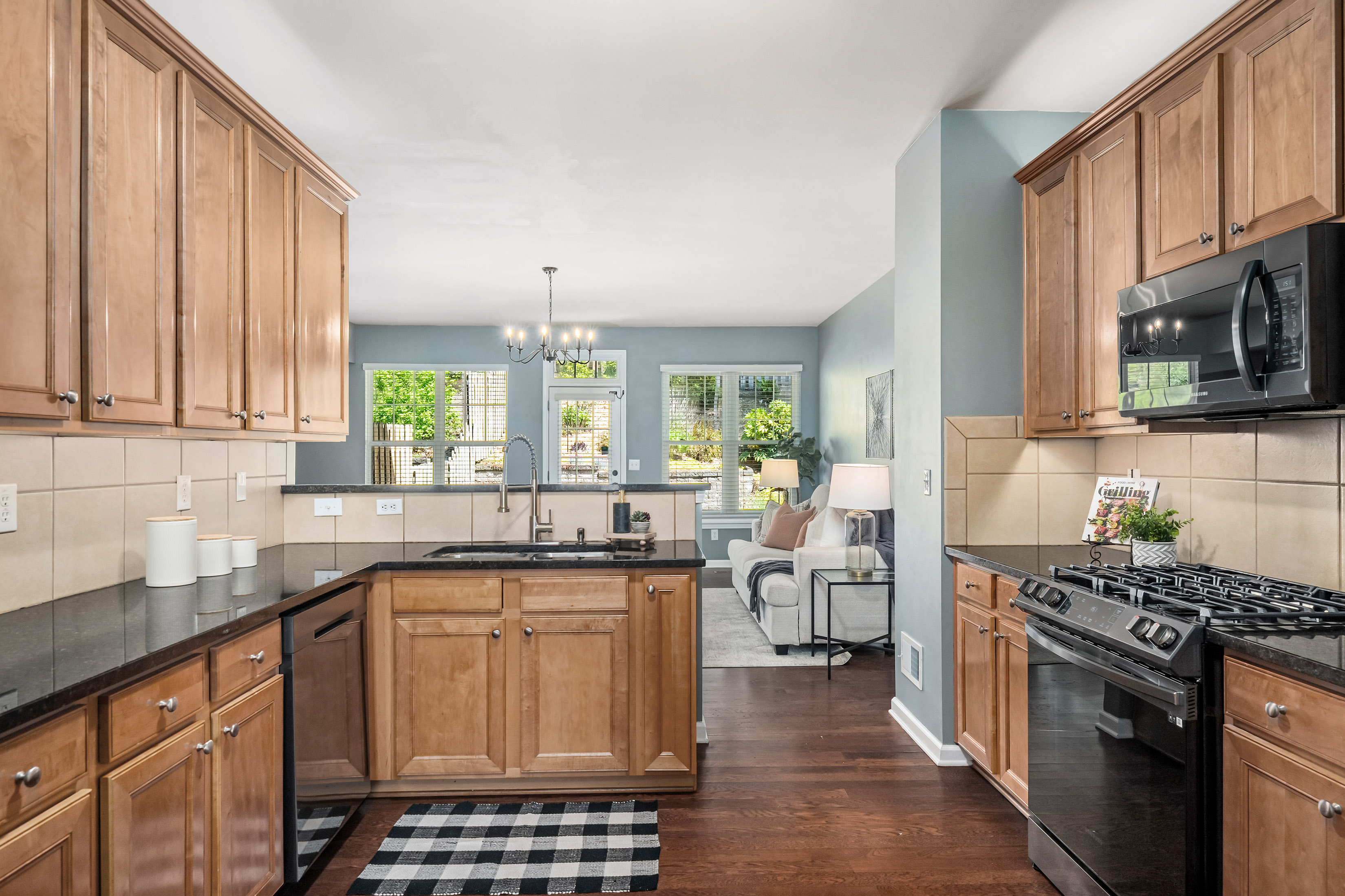  Beautifully Appointed End-Unit Townhome - 物件實景