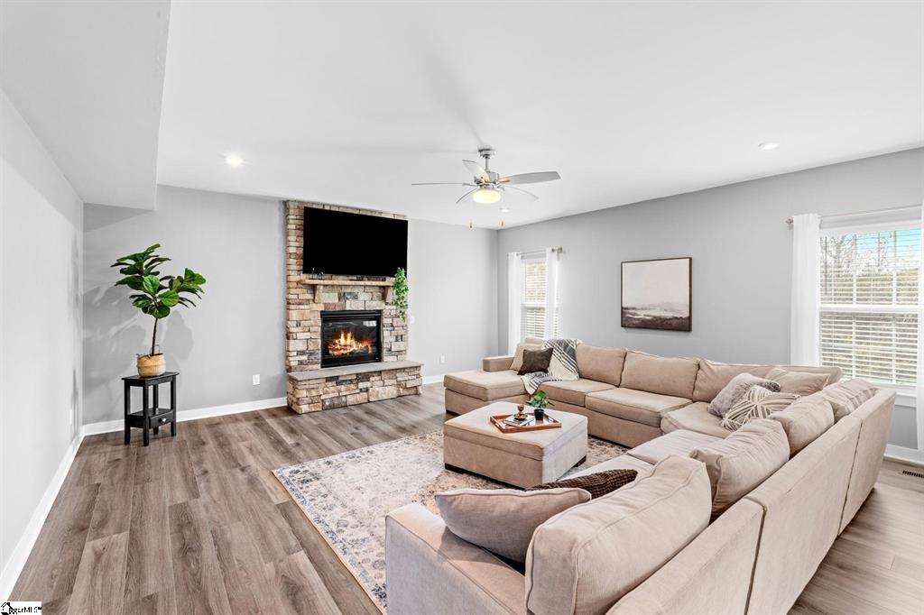 Greenville, South Carolina, 29607, United States, 6 Bedrooms Bedrooms, ,4 BathroomsBathrooms,Residential,For Sale,1986555