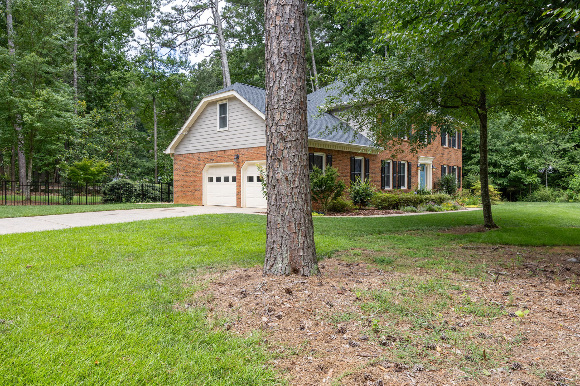  Stunning 5-Bedroom Brick Home in the Heart of East Cobb - 物件實景