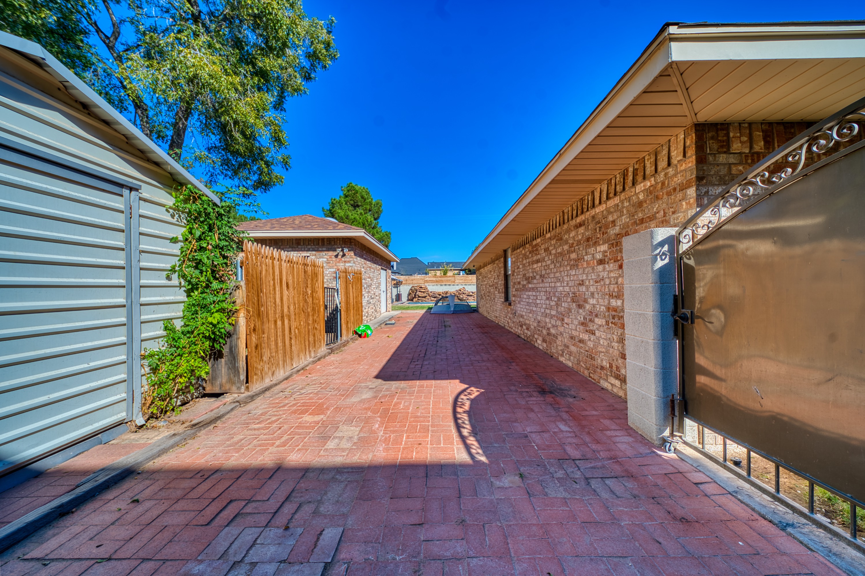 Carlsbad, New Mexico, 88220, United States, 4 Bedrooms Bedrooms, ,3 BathroomsBathrooms,Residential,For Sale,1974897