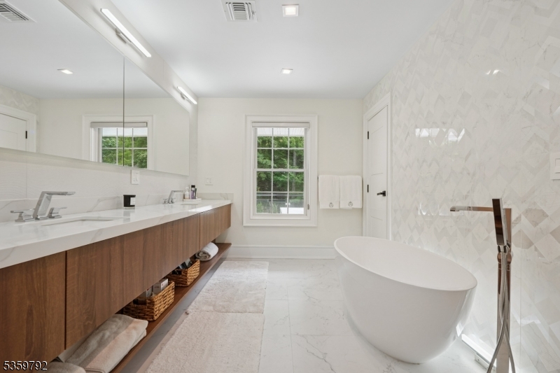 Millburn Twp., New Jersey, 07078, United States, 7 Bedrooms Bedrooms, ,9 BathroomsBathrooms,Residential,For Sale,1838878
