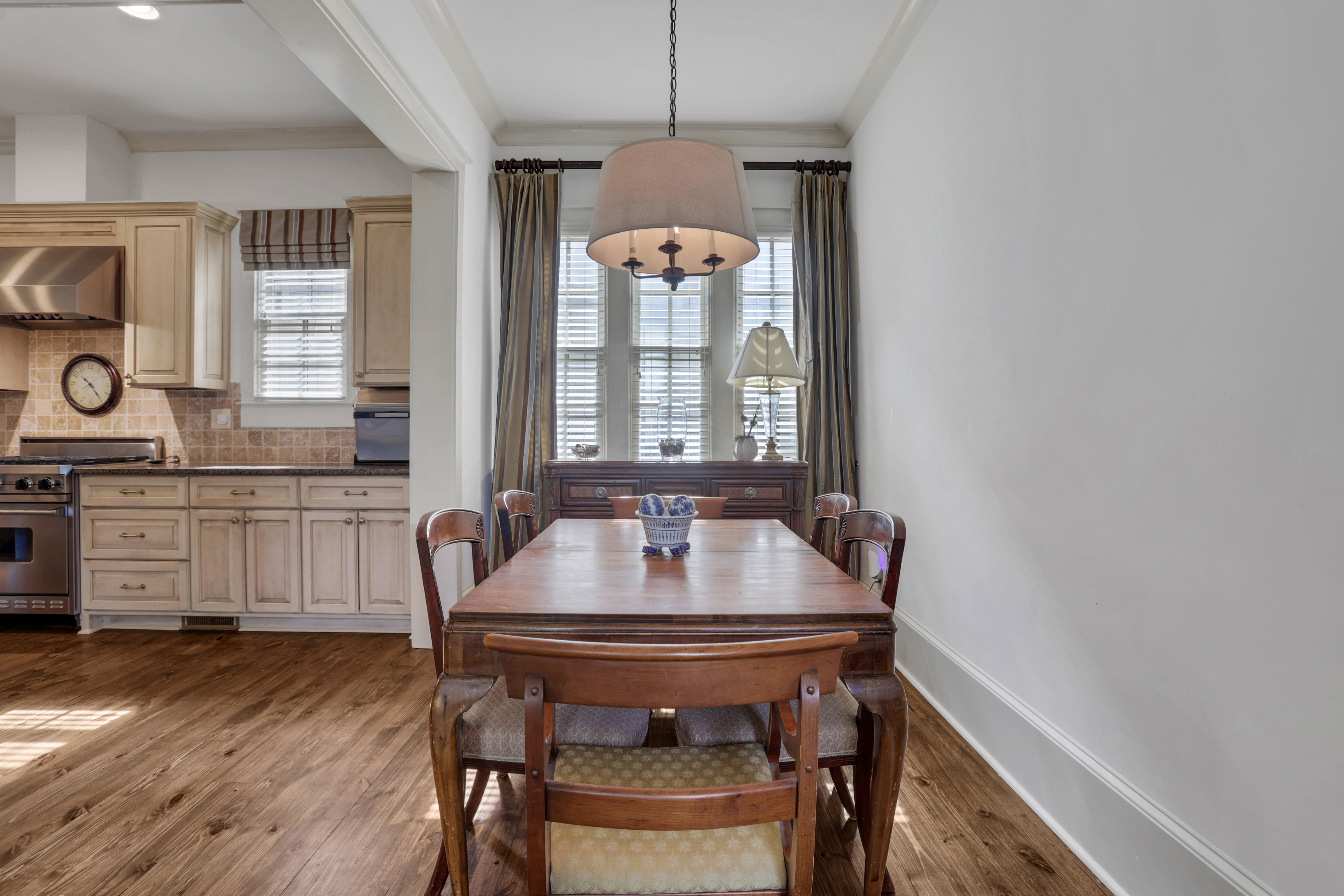  Stunning Six Bedroom Home Near Marietta Square - 物件實景
