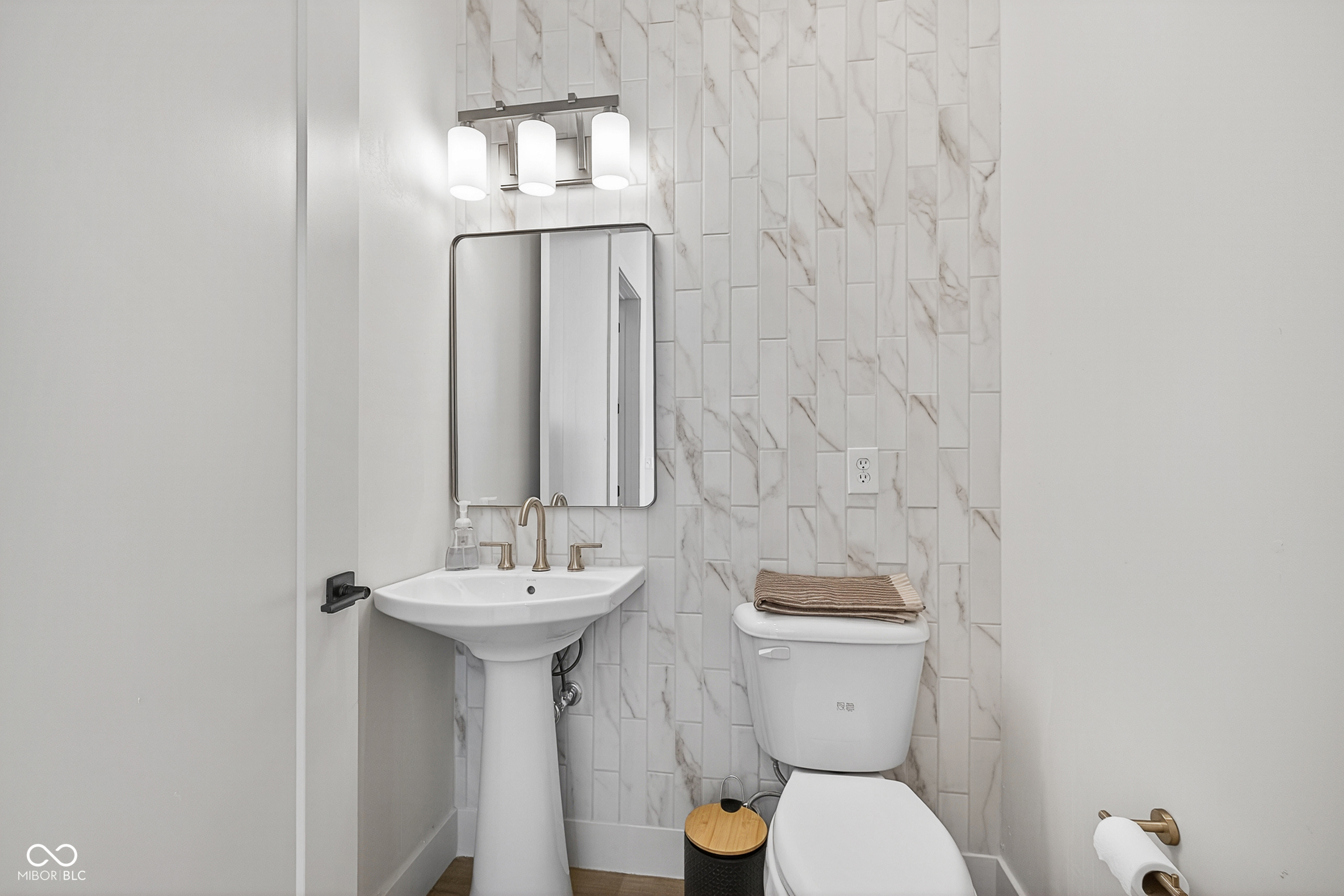 Carmel, Indiana, 46032, United States, 2 Bedrooms Bedrooms, ,3 BathroomsBathrooms,Residential,For Sale,1981116