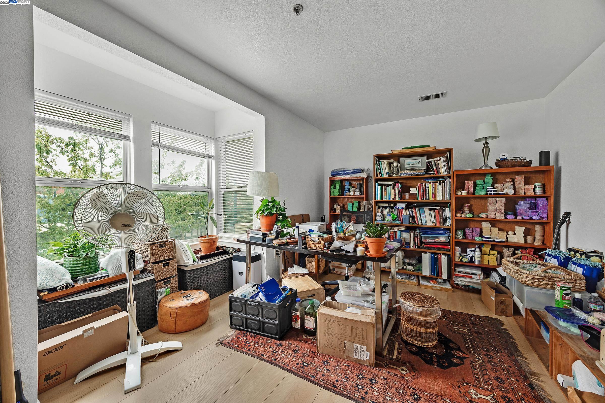 Emeryville, California, 94608, United States, 2 Bedrooms Bedrooms, ,1 BathroomBathrooms,Residential,For Sale,1907705