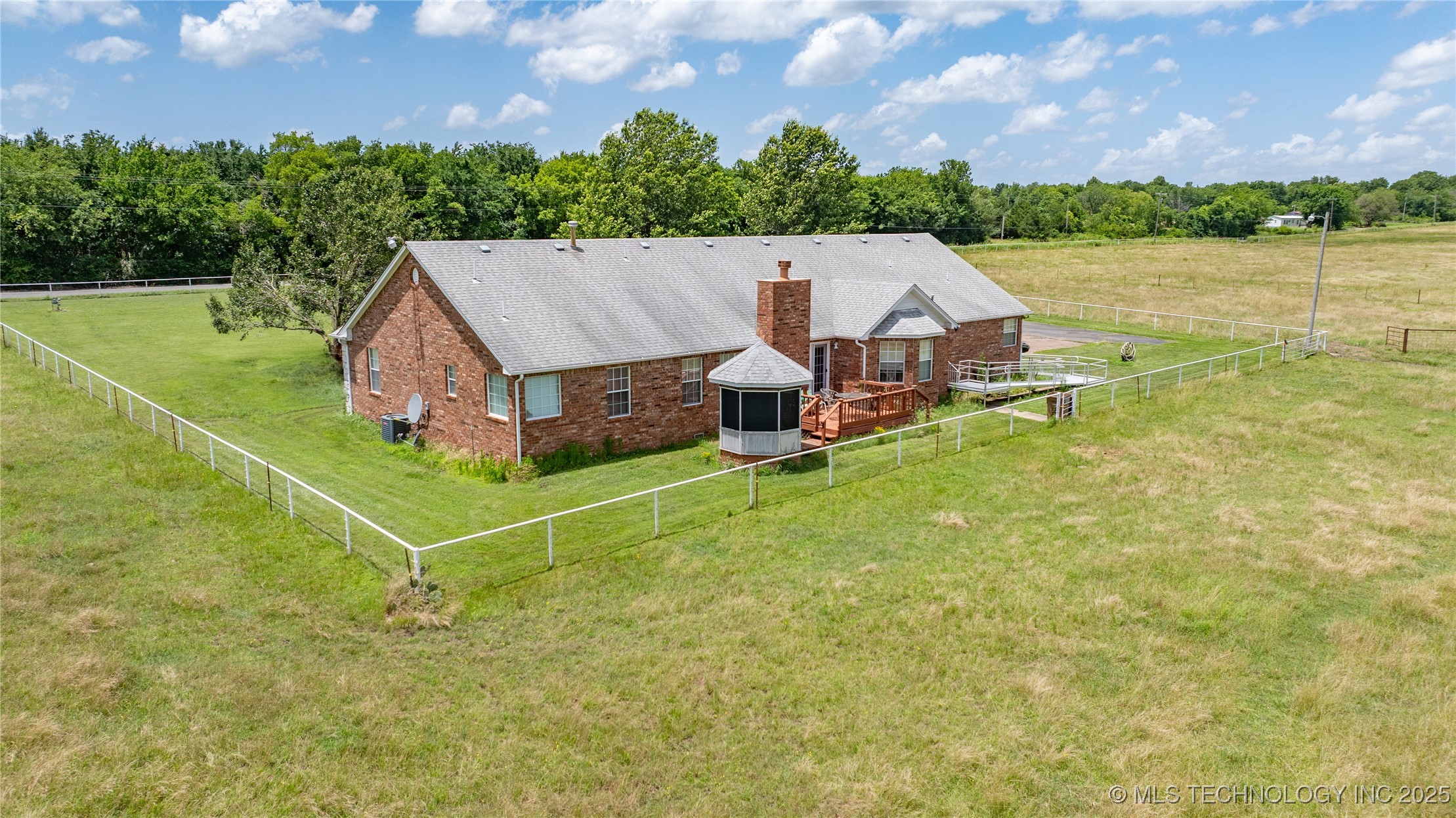 Haskell, Oklahoma, 74436, United States, 3 Bedrooms Bedrooms, ,3 BathroomsBathrooms,Residential,For Sale,1903731