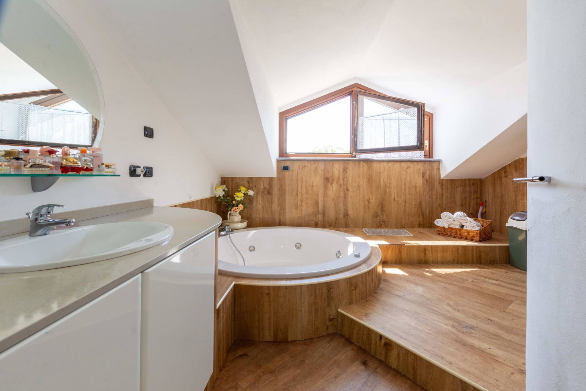 Altavilla Monferrato, Alessandria, 15041, IT, 5 Bedrooms Bedrooms, ,4 BathroomsBathrooms,Residential,For Sale,1857844