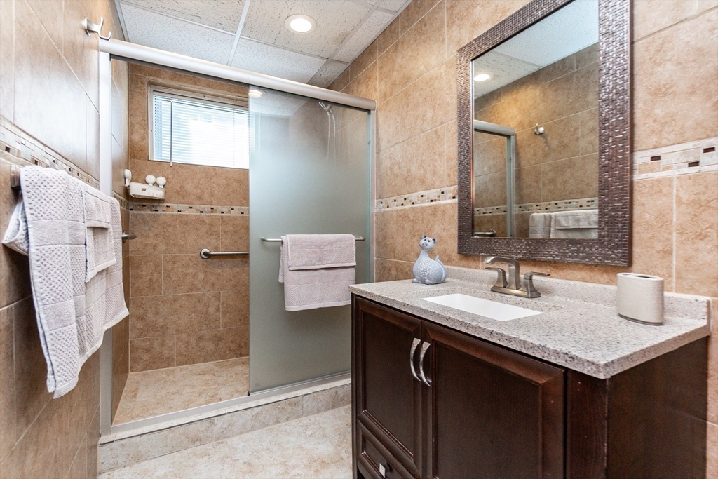 Lawrence, Massachusetts, 01841, United States, 6 Bedrooms Bedrooms, ,3 BathroomsBathrooms,Residential,For Sale,2048880