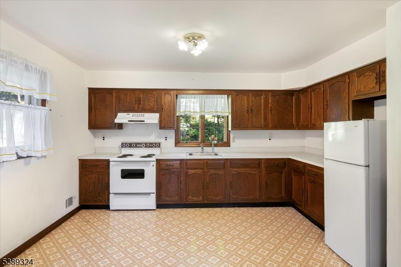 Rockaway Twp., New Jersey, 07866-2817, United States, 4 Bedrooms Bedrooms, ,3 BathroomsBathrooms,Residential,For Sale,1983122