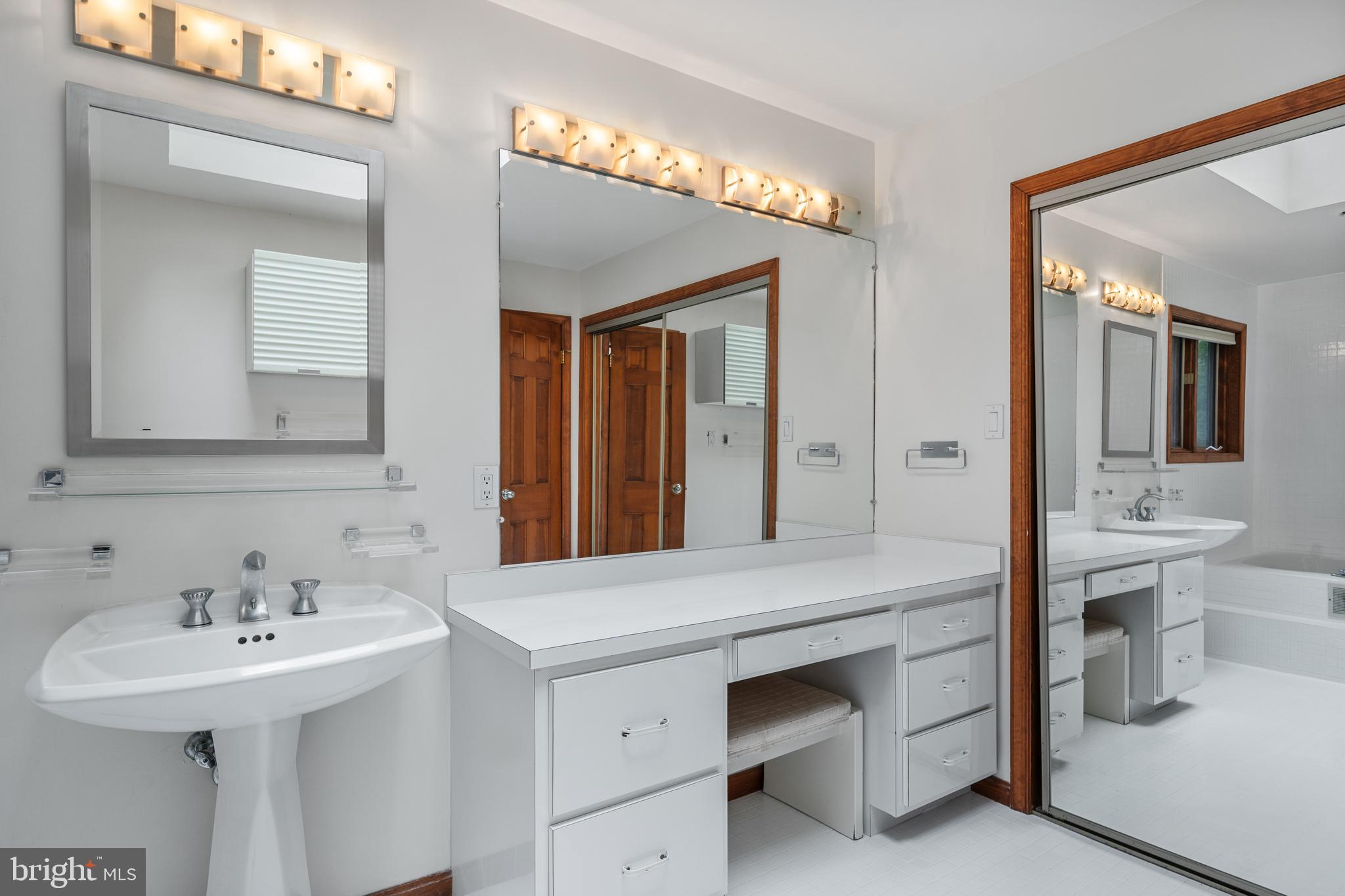 La Plata, Maryland, 20646, United States, 5 Bedrooms Bedrooms, ,4 BathroomsBathrooms,Residential,For Sale,1994243