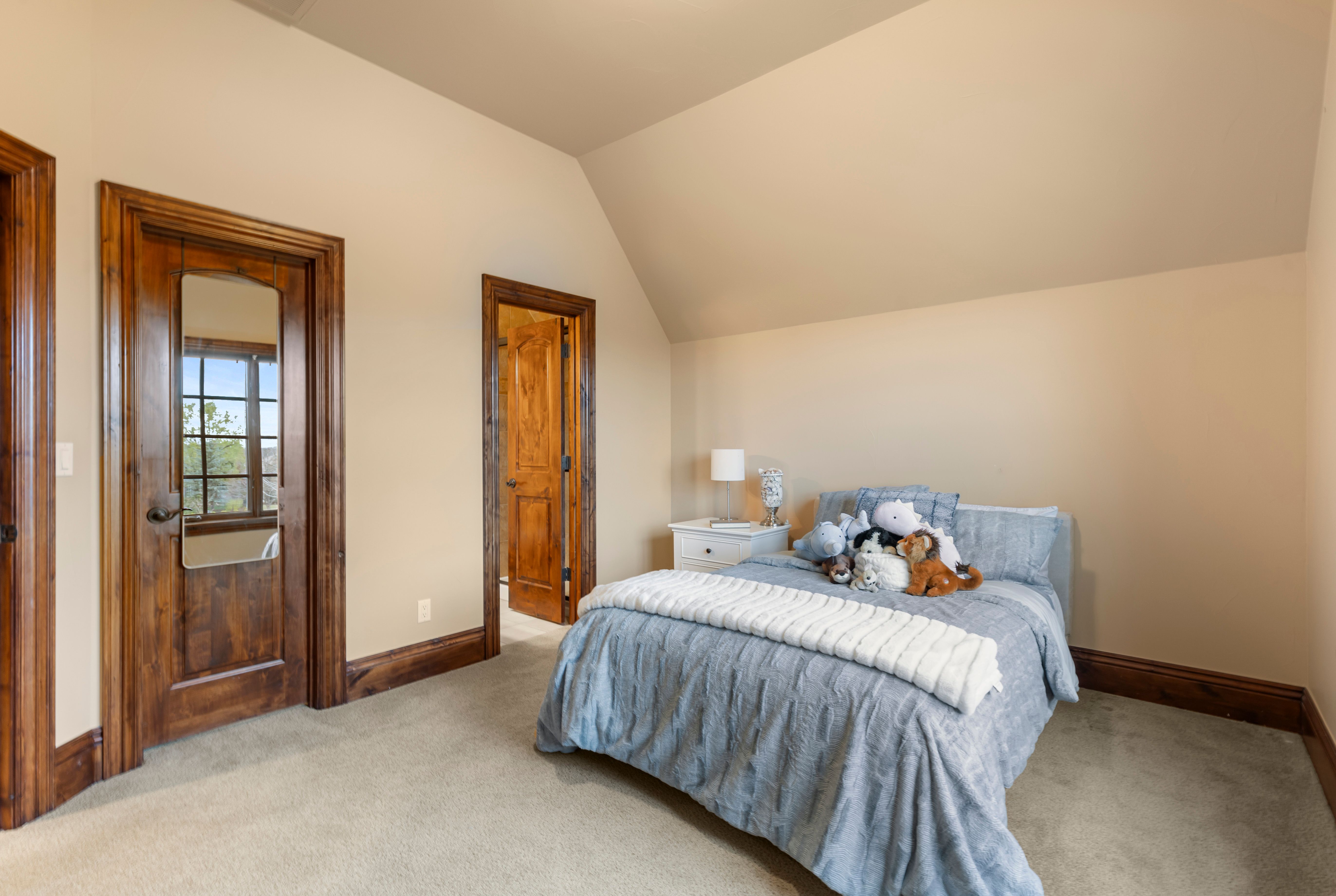  LUXURY LIVING IN LOWRY TIMELESS ENGLISH TUDOR EXPANSIVE LOT ON 6TH AVENUE PKWY - 物件實景