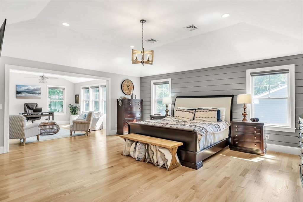 Bedford, Massachusetts, 01730, United States, 5 Bedrooms Bedrooms, ,5 BathroomsBathrooms,Residential,For Sale,1940656