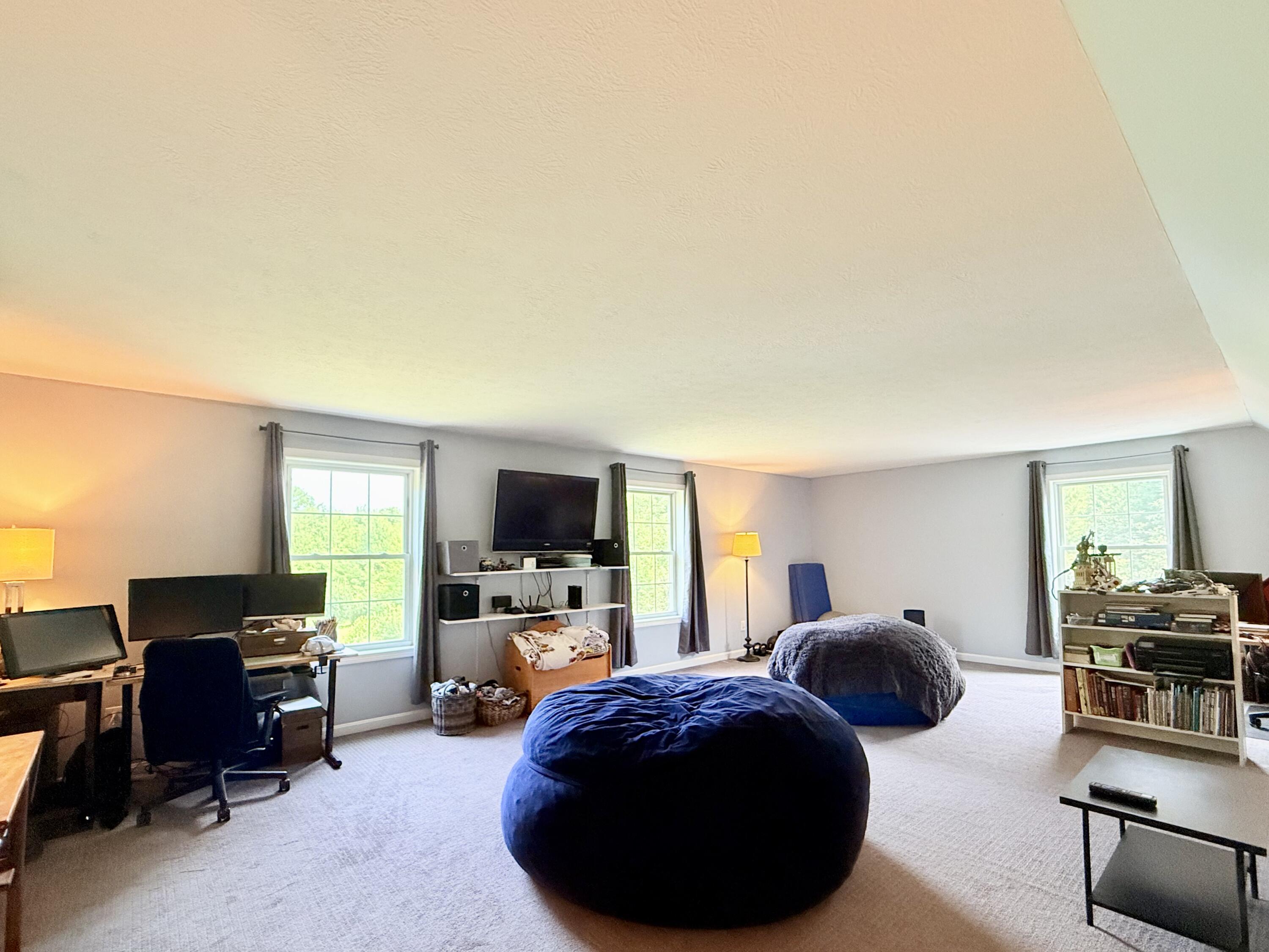 Kennebunk, Maine, 04043, United States, 3 Bedrooms Bedrooms, ,2 BathroomsBathrooms,Residential,For Sale,1897189