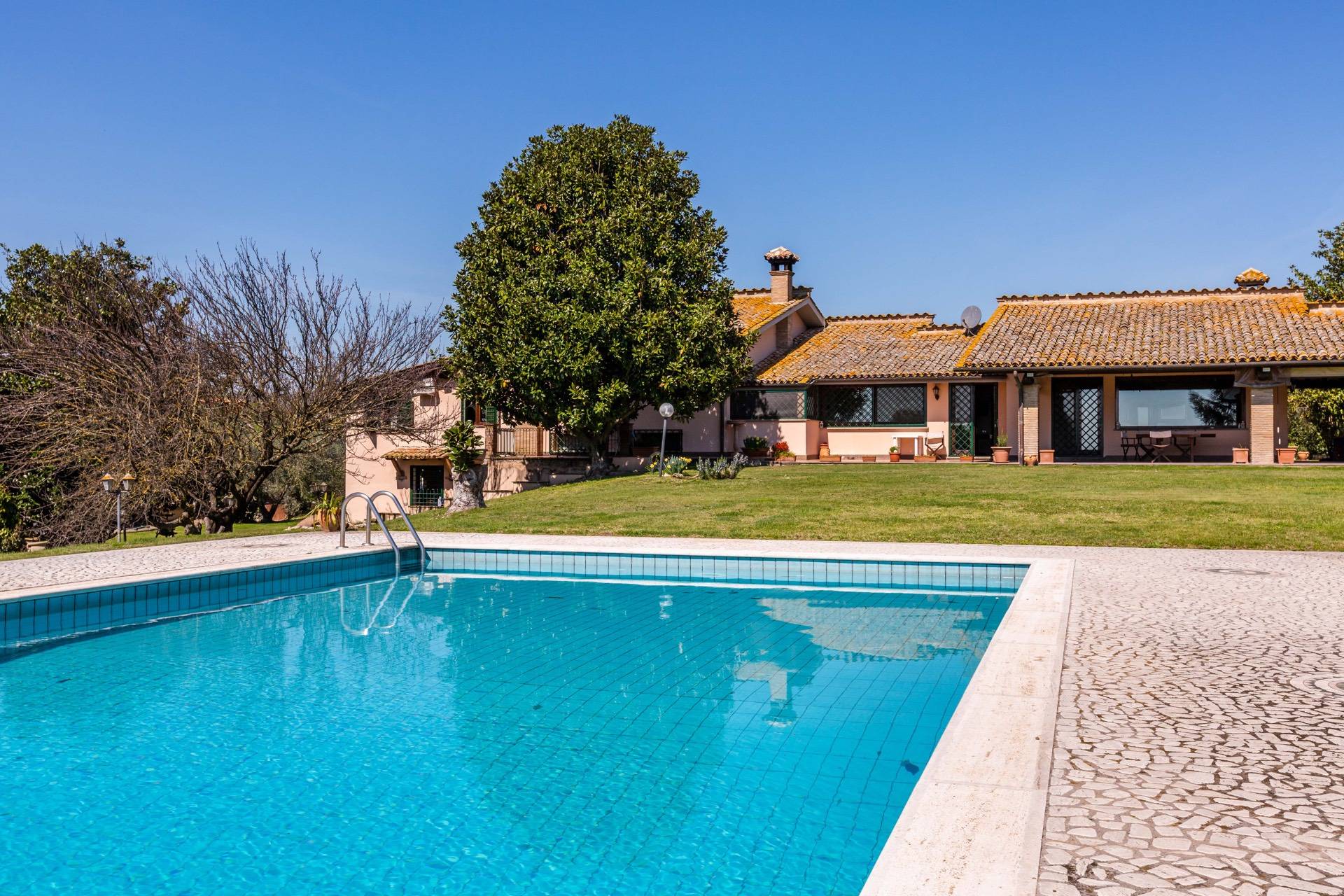 Sacrofano, Roma, 00060, IT, 6 Bedrooms Bedrooms, ,5 BathroomsBathrooms,Residential,For Sale,1850375