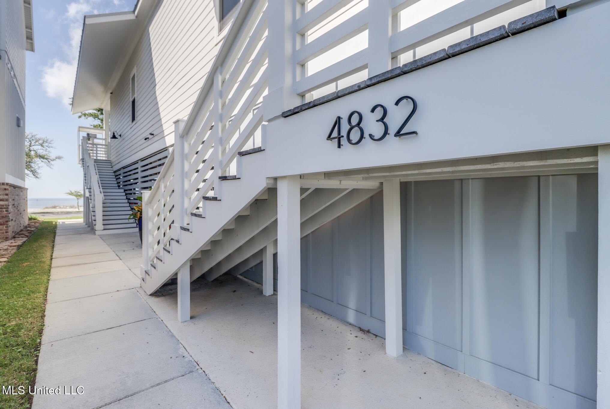 Gulfport, Mississippi, 39501, United States, 5 Bedrooms Bedrooms, ,4 BathroomsBathrooms,Residential,For Sale,1983145